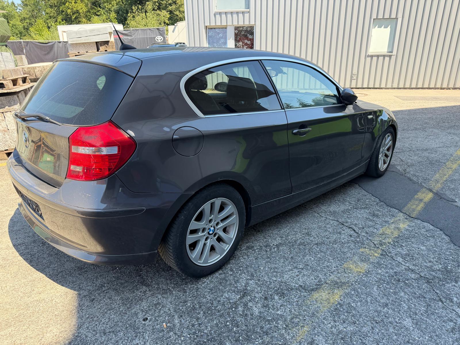 BMW 120i-image-4
