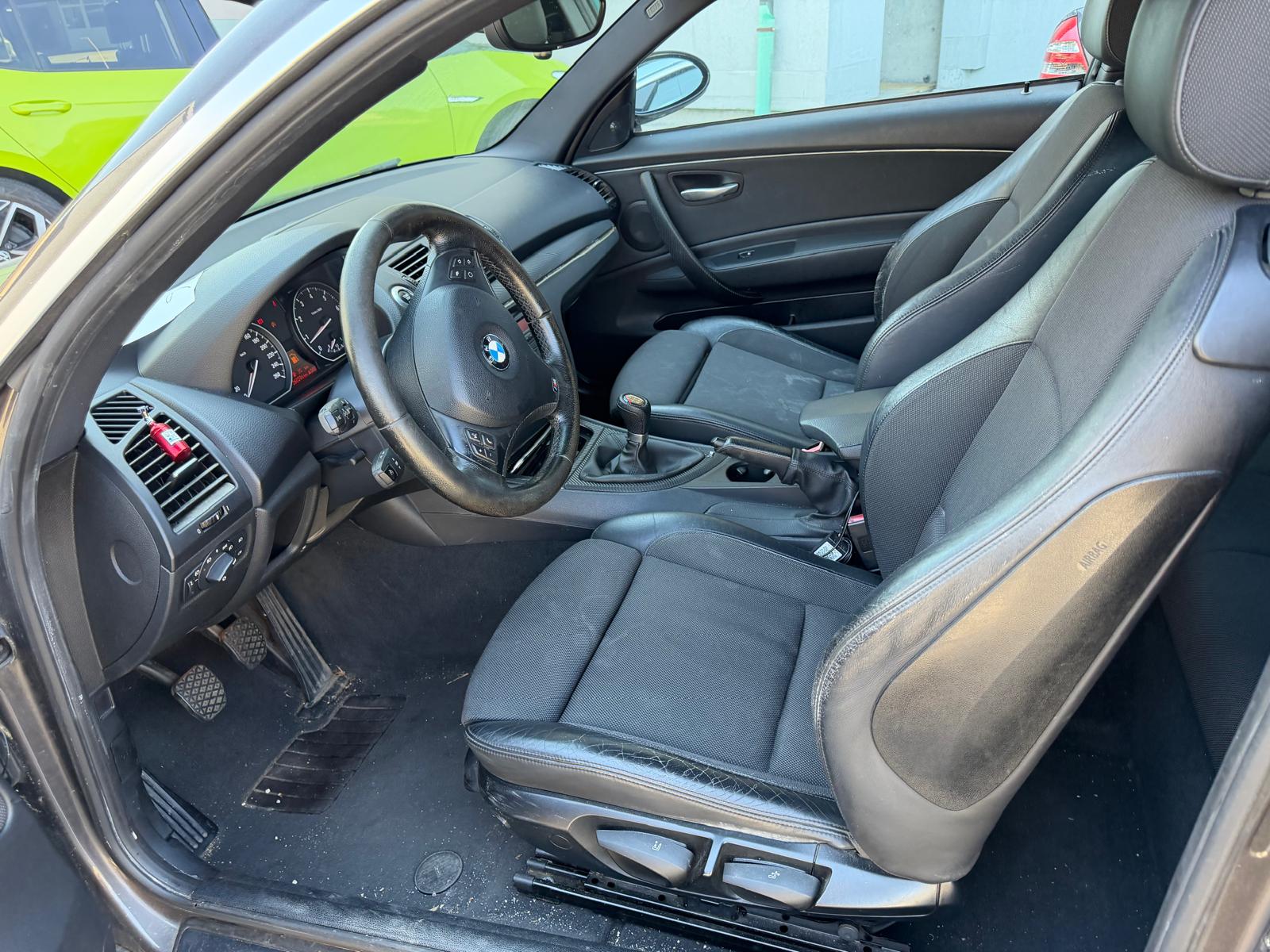 BMW 120i-image-10