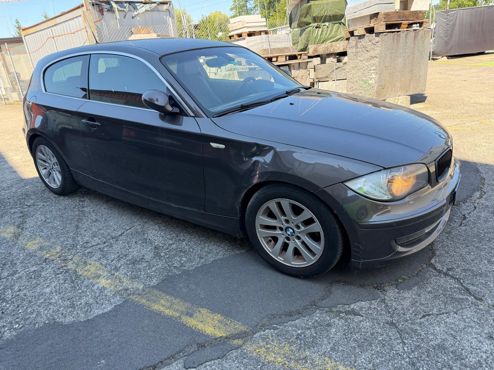 BMW 120i-image-6