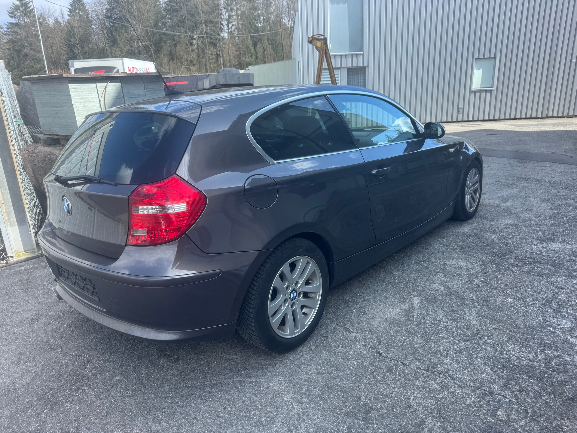 BMW 120i-image-2