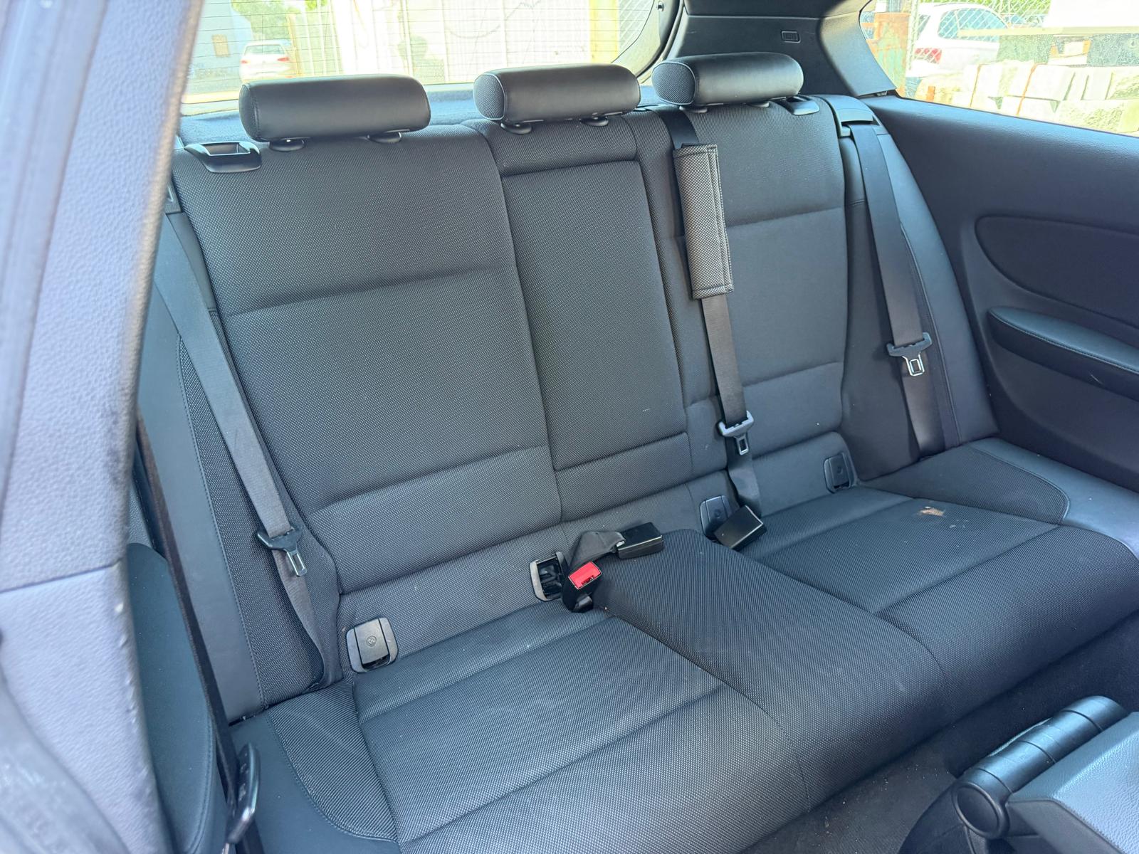 BMW 120i-image-9