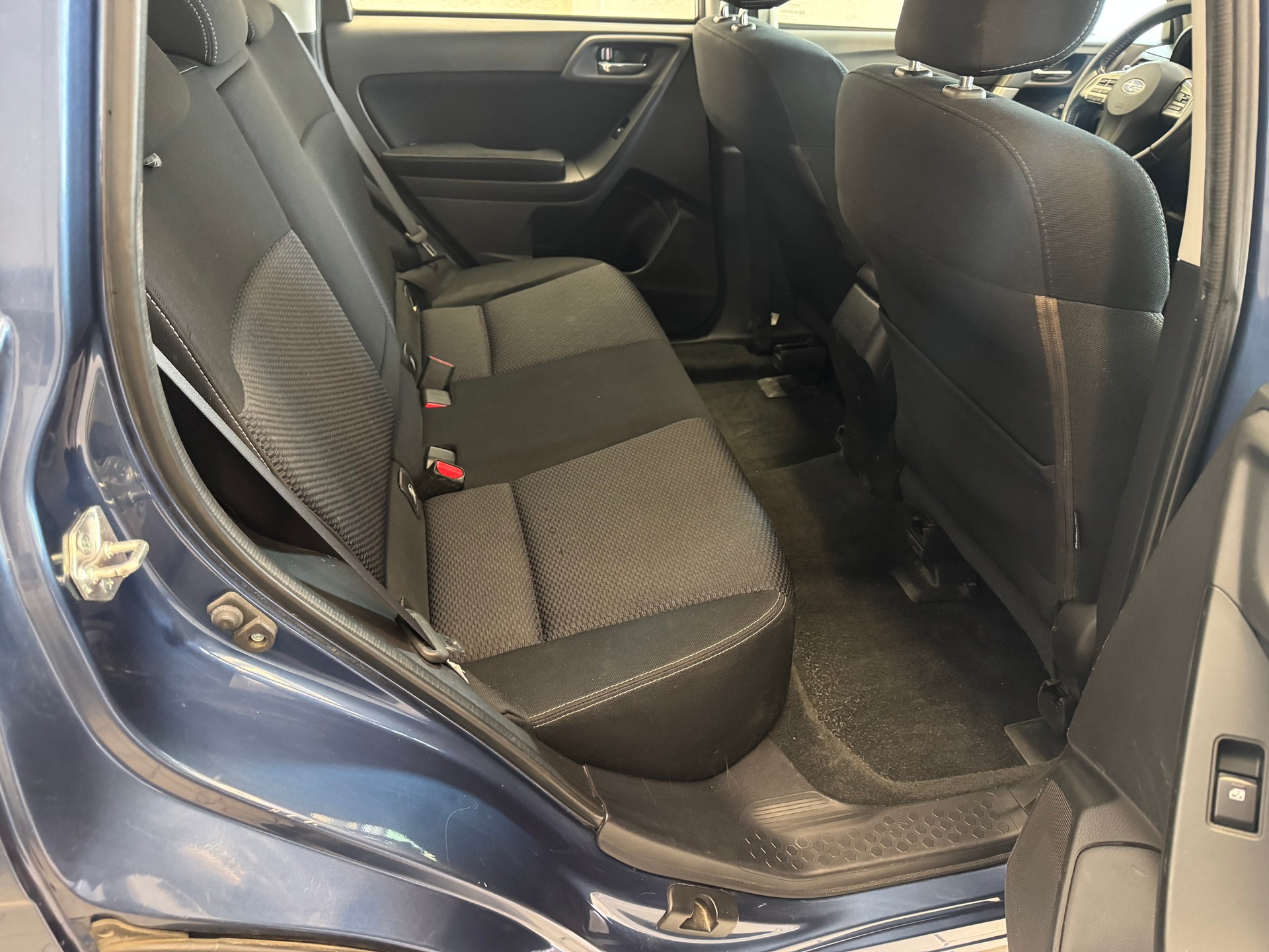 SUBARU Forester 2.0D Luxury-image-12