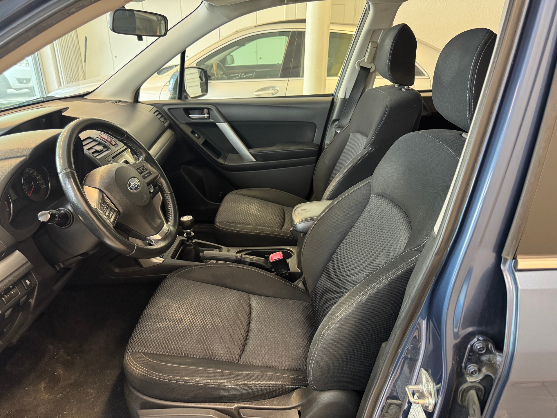 SUBARU Forester 2.0D Luxury-image-9