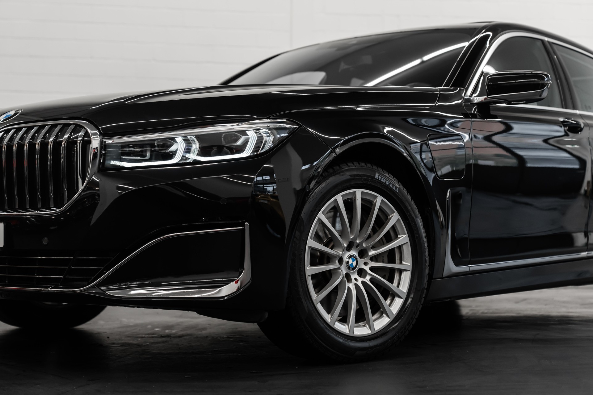 BMW 730Ld xDrive Steptronic-showroom-element-2