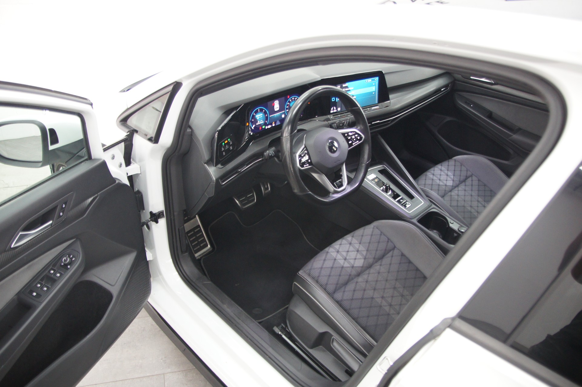 VW Golf 2.0 TDI R-line DSG-image-7
