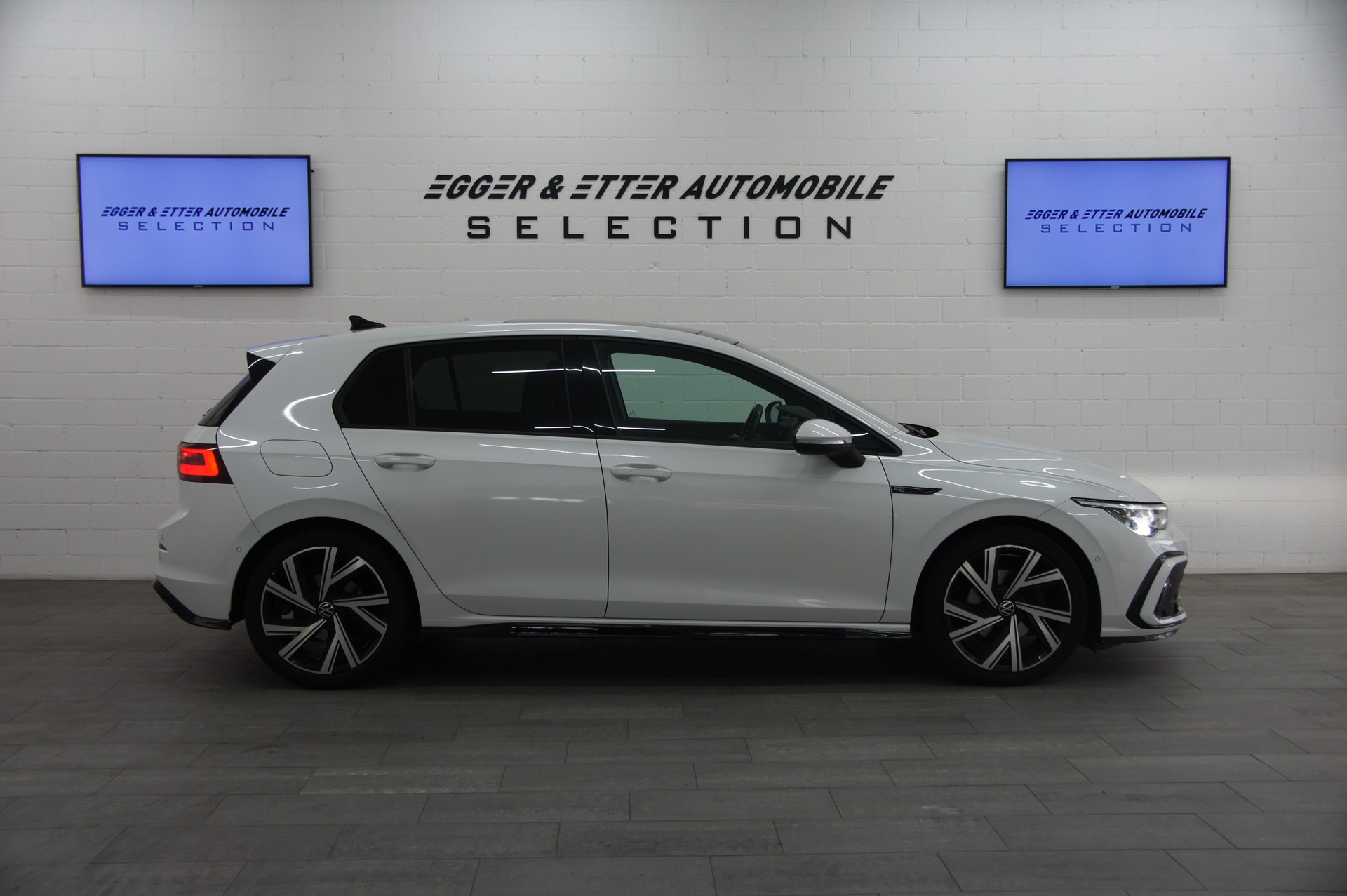 VW Golf 2.0 TDI R-line DSG-showroom-element-3
