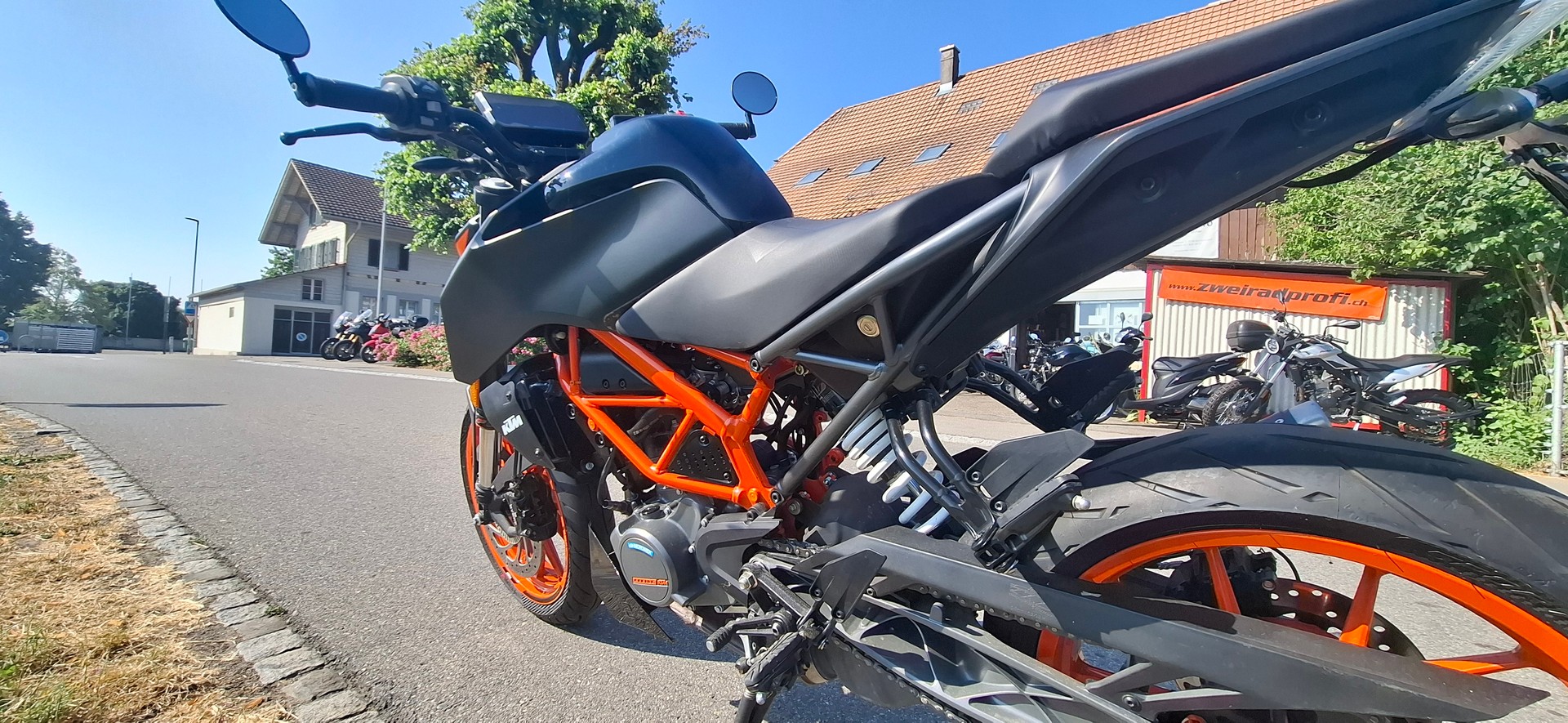 KTM 125 Duke-image-15