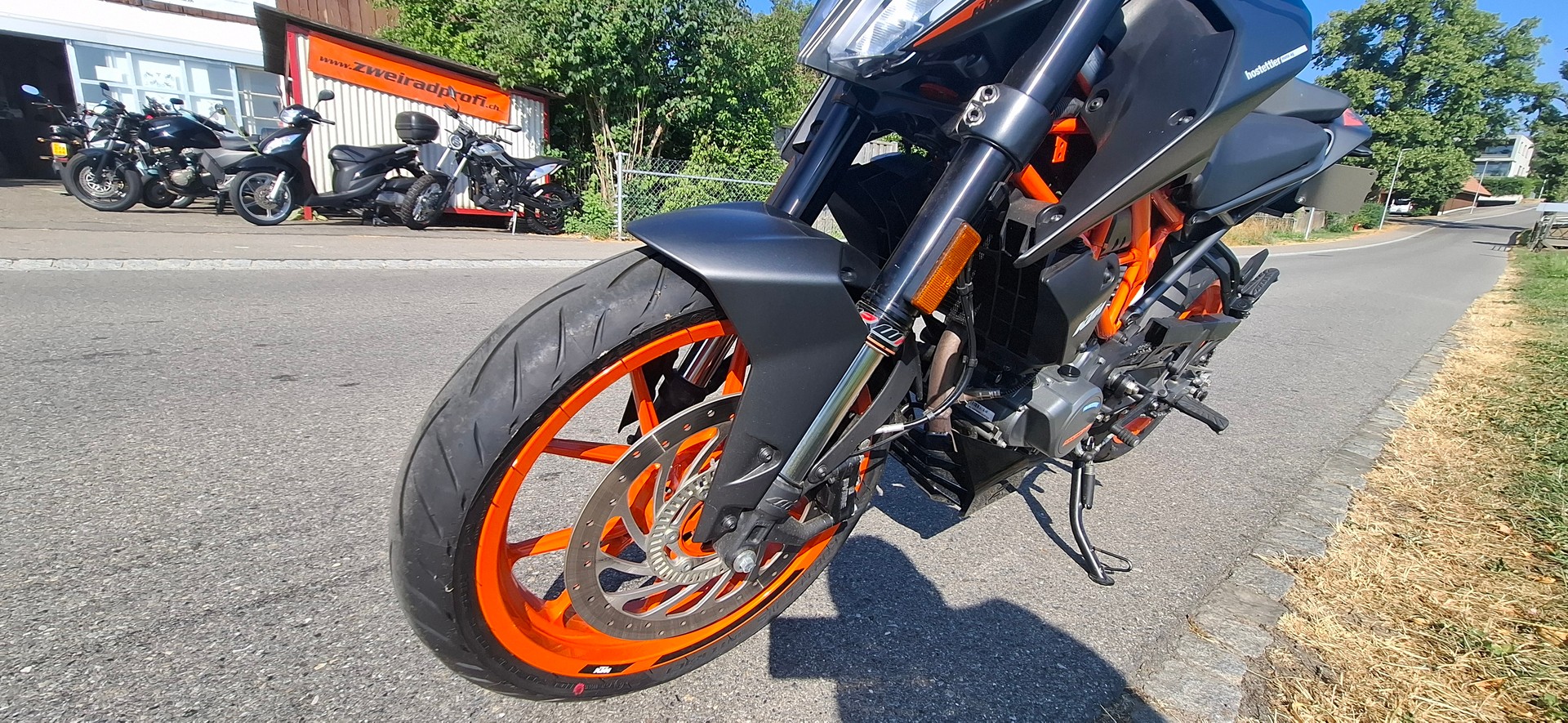 KTM 125 Duke-image-12