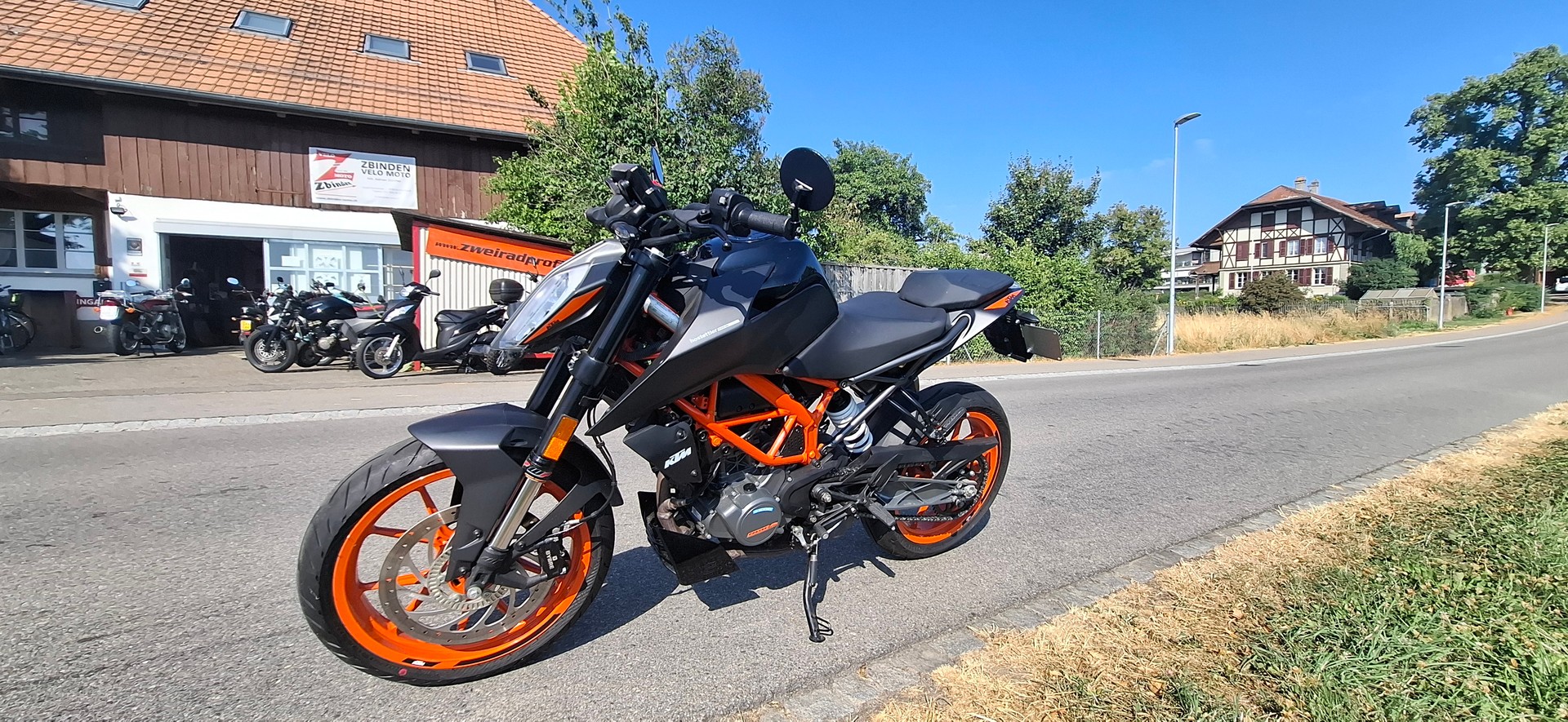KTM 125 Duke-image-10