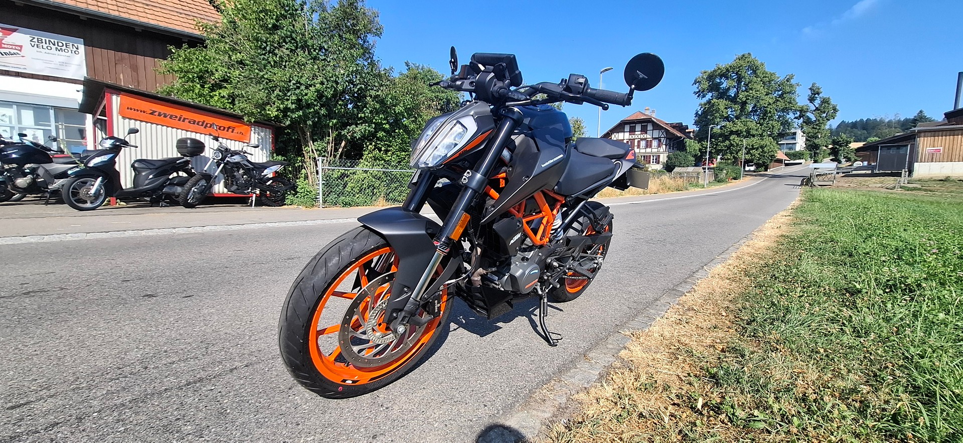 KTM 125 Duke-image-11