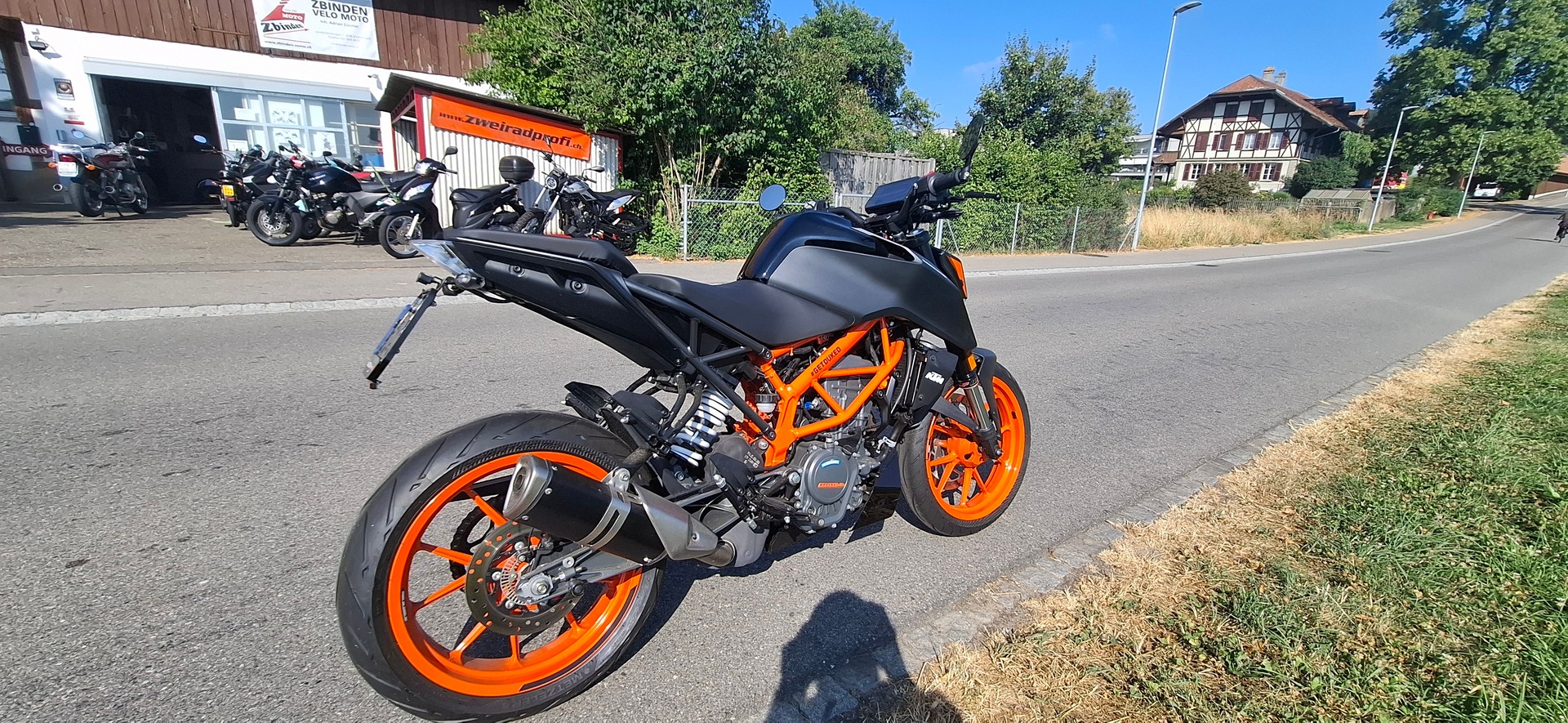 KTM 125 Duke-image-2