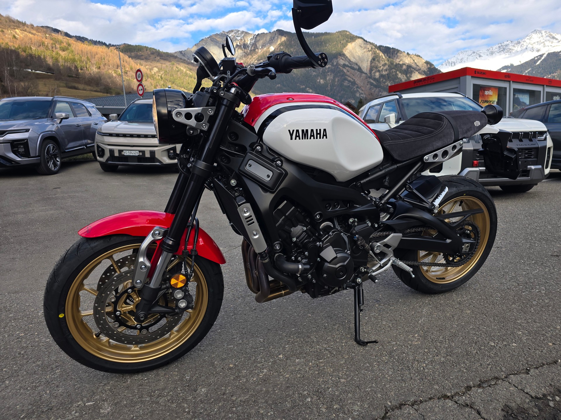 YAMAHA XSR 900