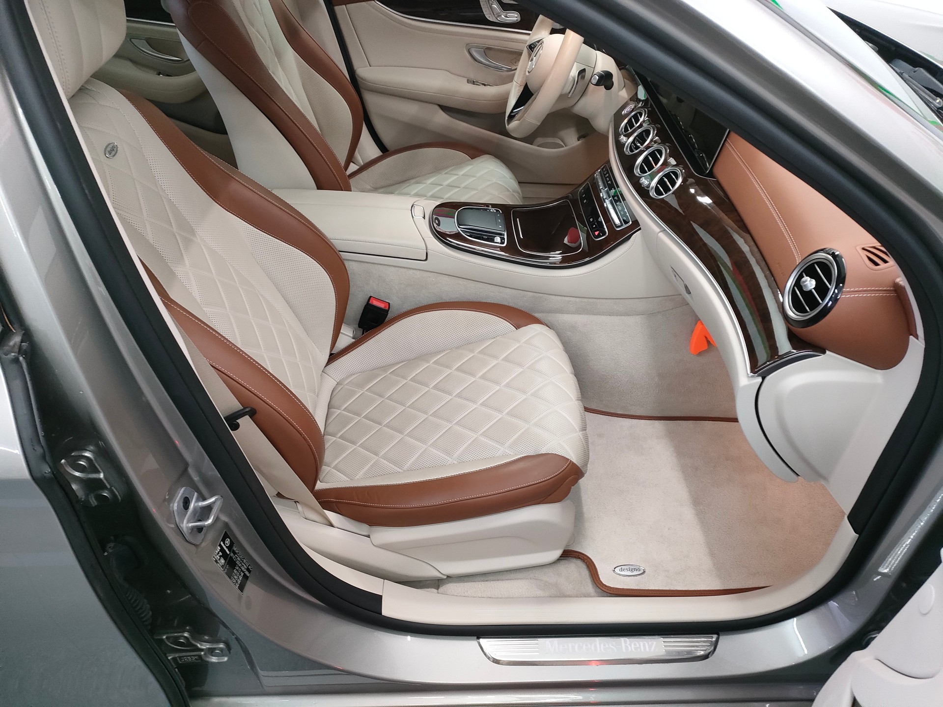 MERCEDES-BENZ E 220 d Avantgarde 9G-Tronic-image-10