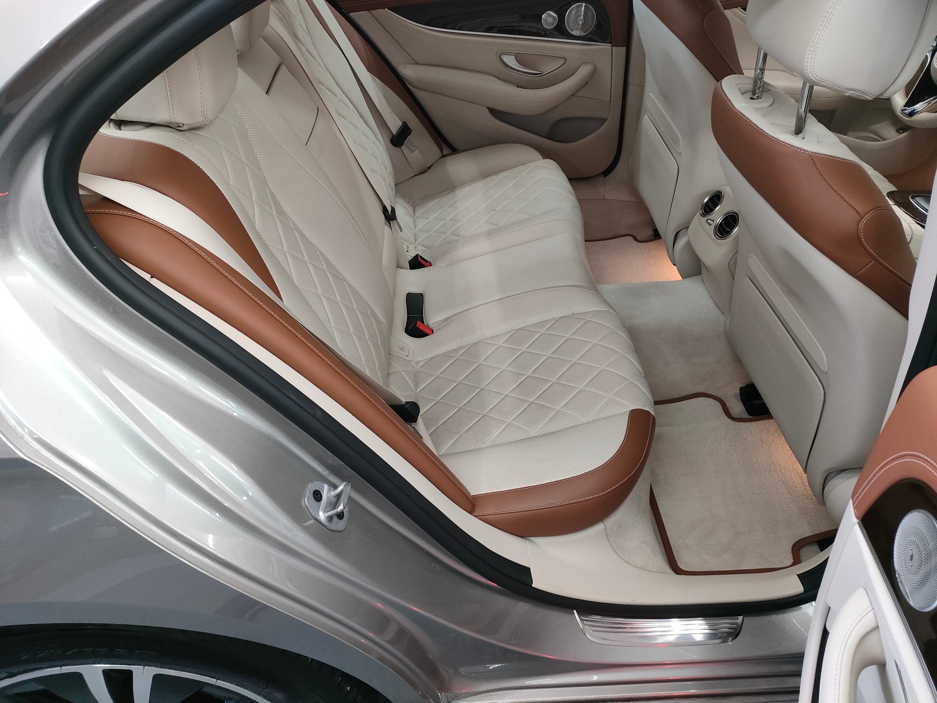 MERCEDES-BENZ E 220 d Avantgarde 9G-Tronic-image-11