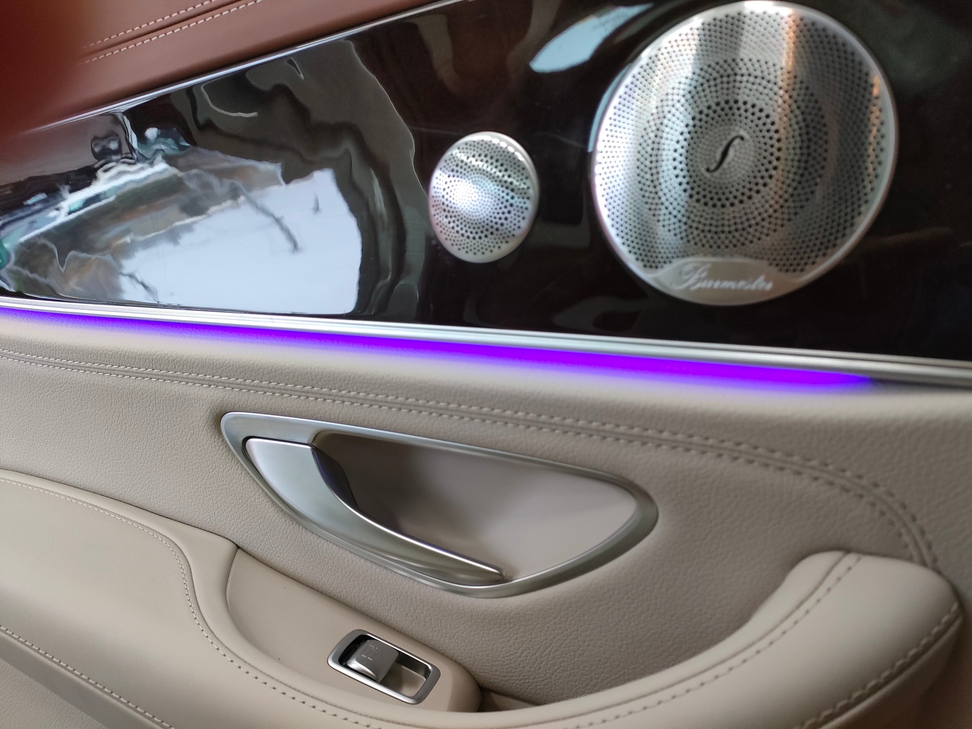 MERCEDES-BENZ E 220 d Avantgarde 9G-Tronic-image-12