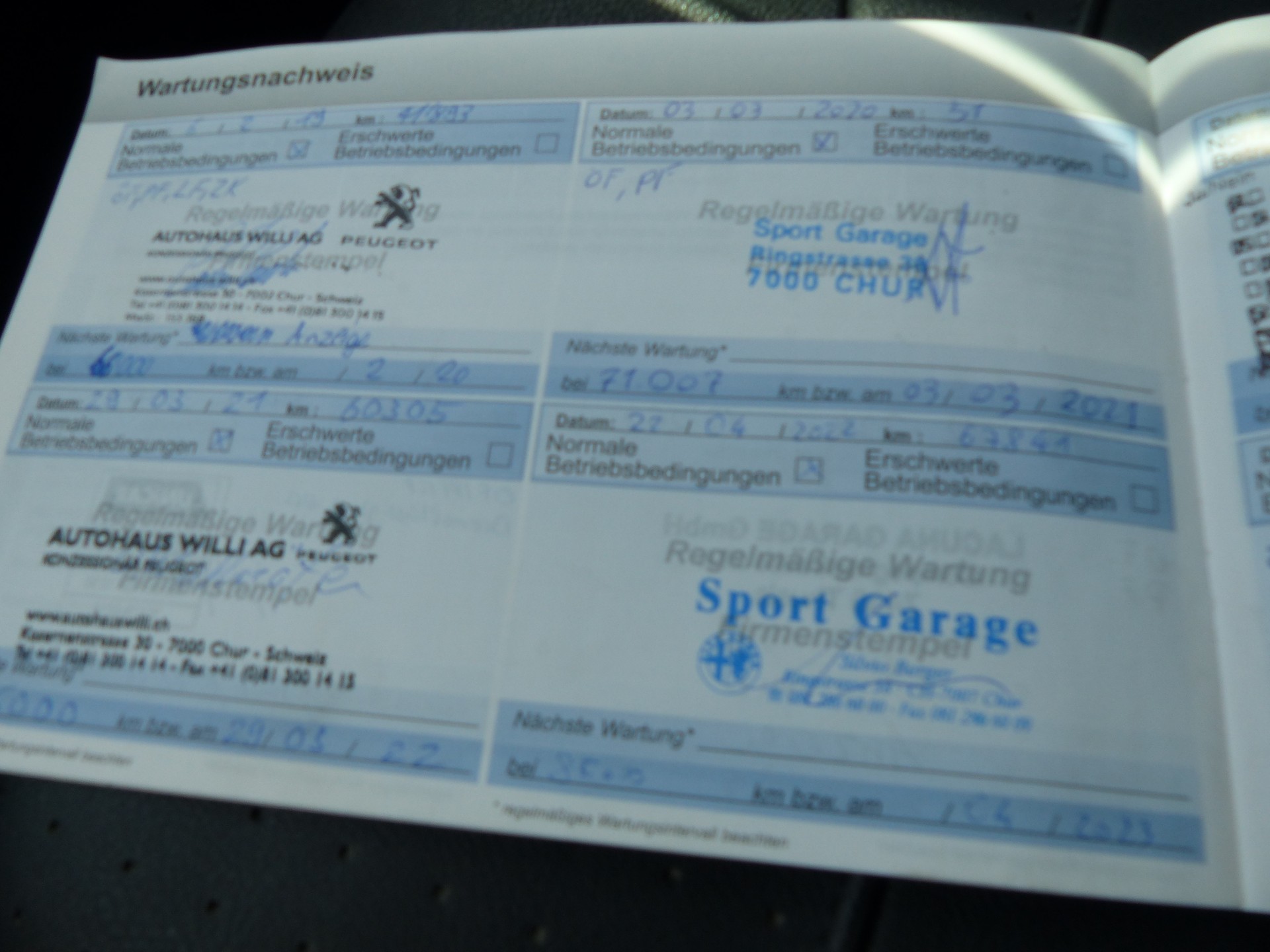 PEUGEOT 2008 1.2 PureTech Allure-image-11