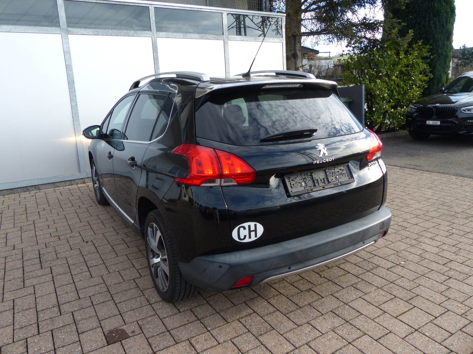 PEUGEOT 2008 1.2 PureTech Allure-image-9