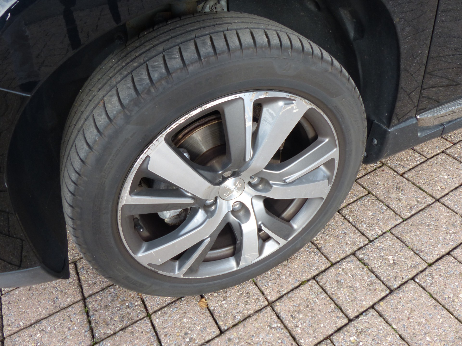 PEUGEOT 2008 1.2 PureTech Allure-image-17