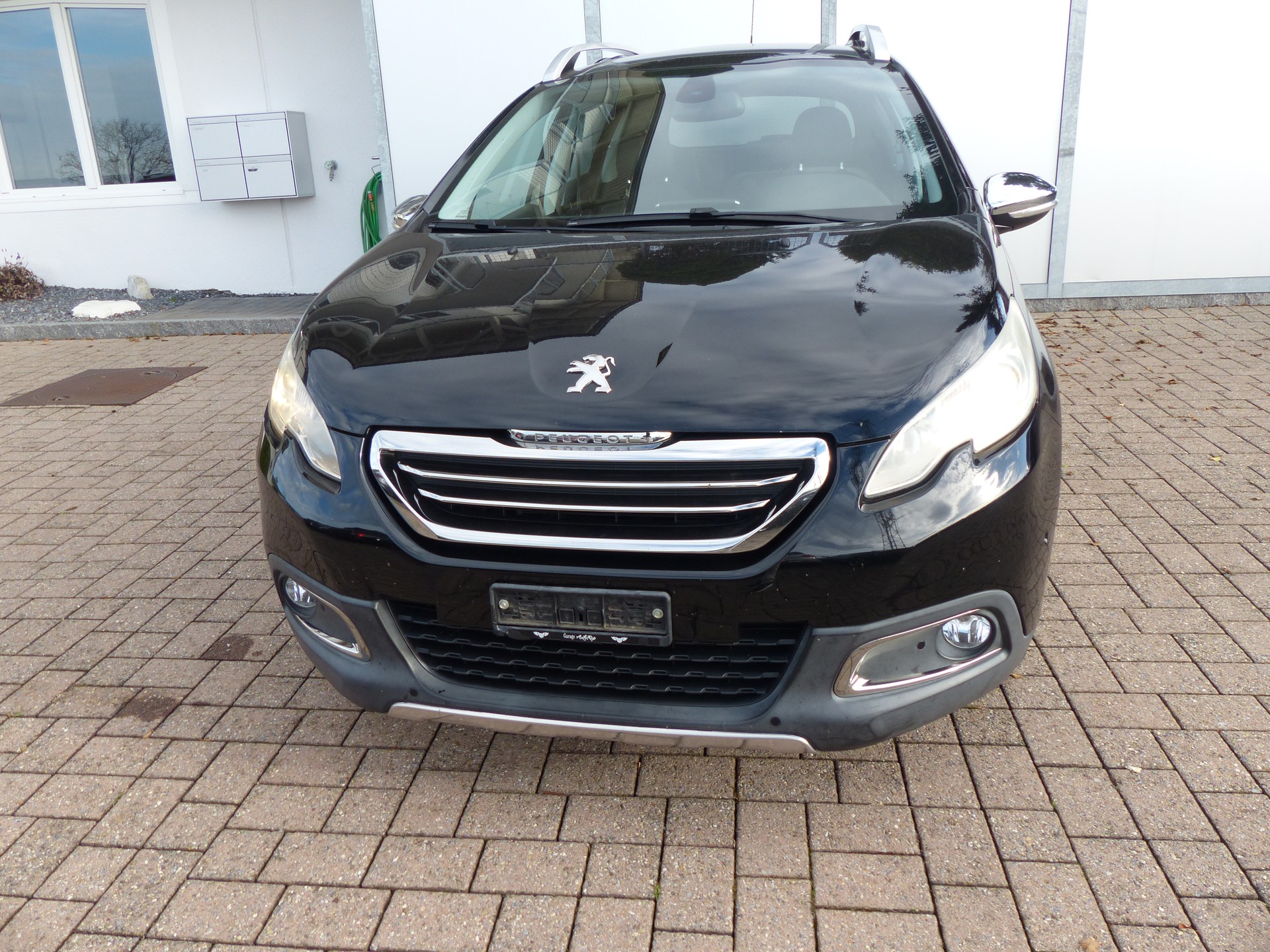 PEUGEOT 2008 1.2 PureTech Allure-showroom-element-3