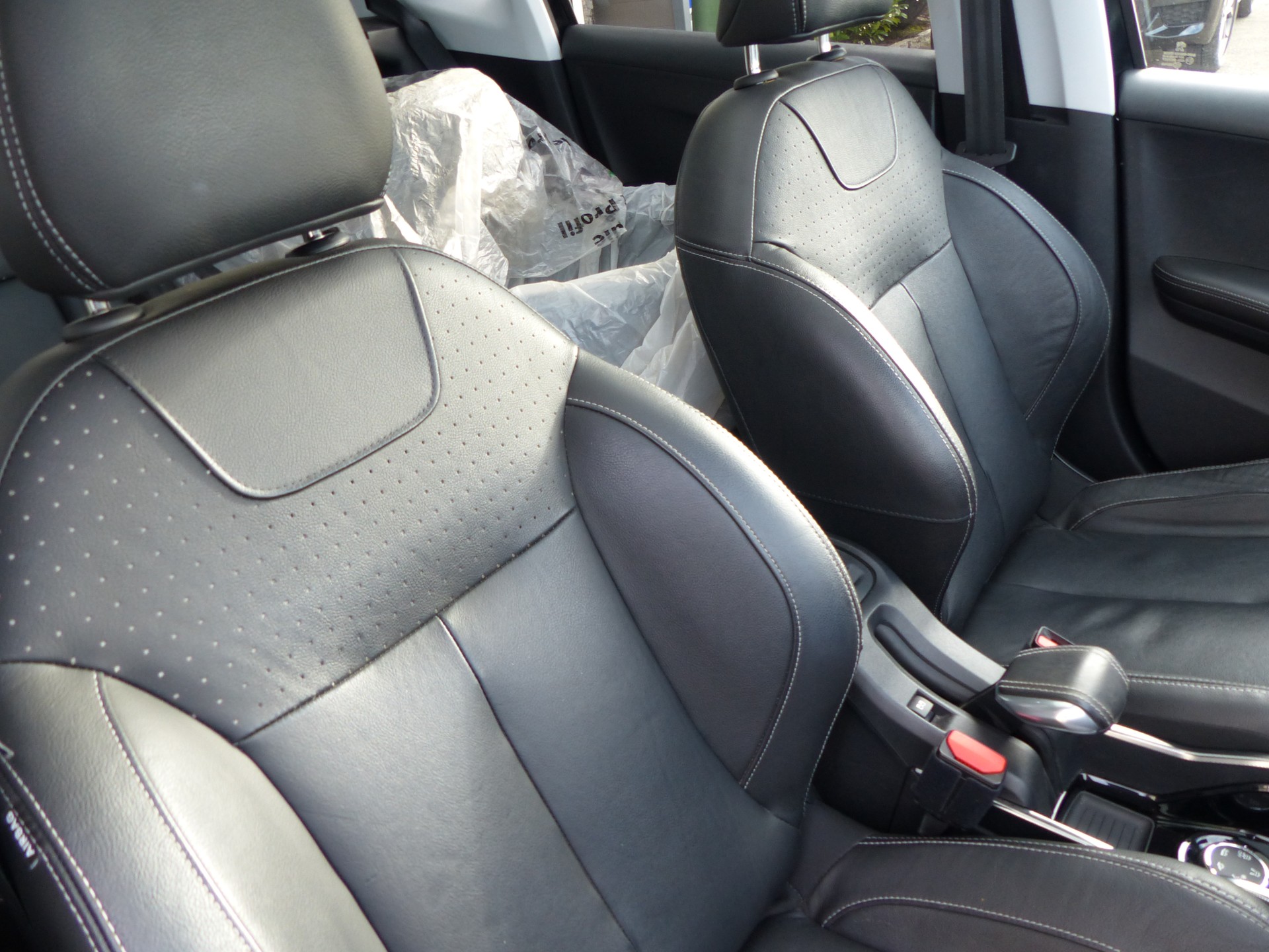 PEUGEOT 2008 1.2 PureTech Allure-image-15