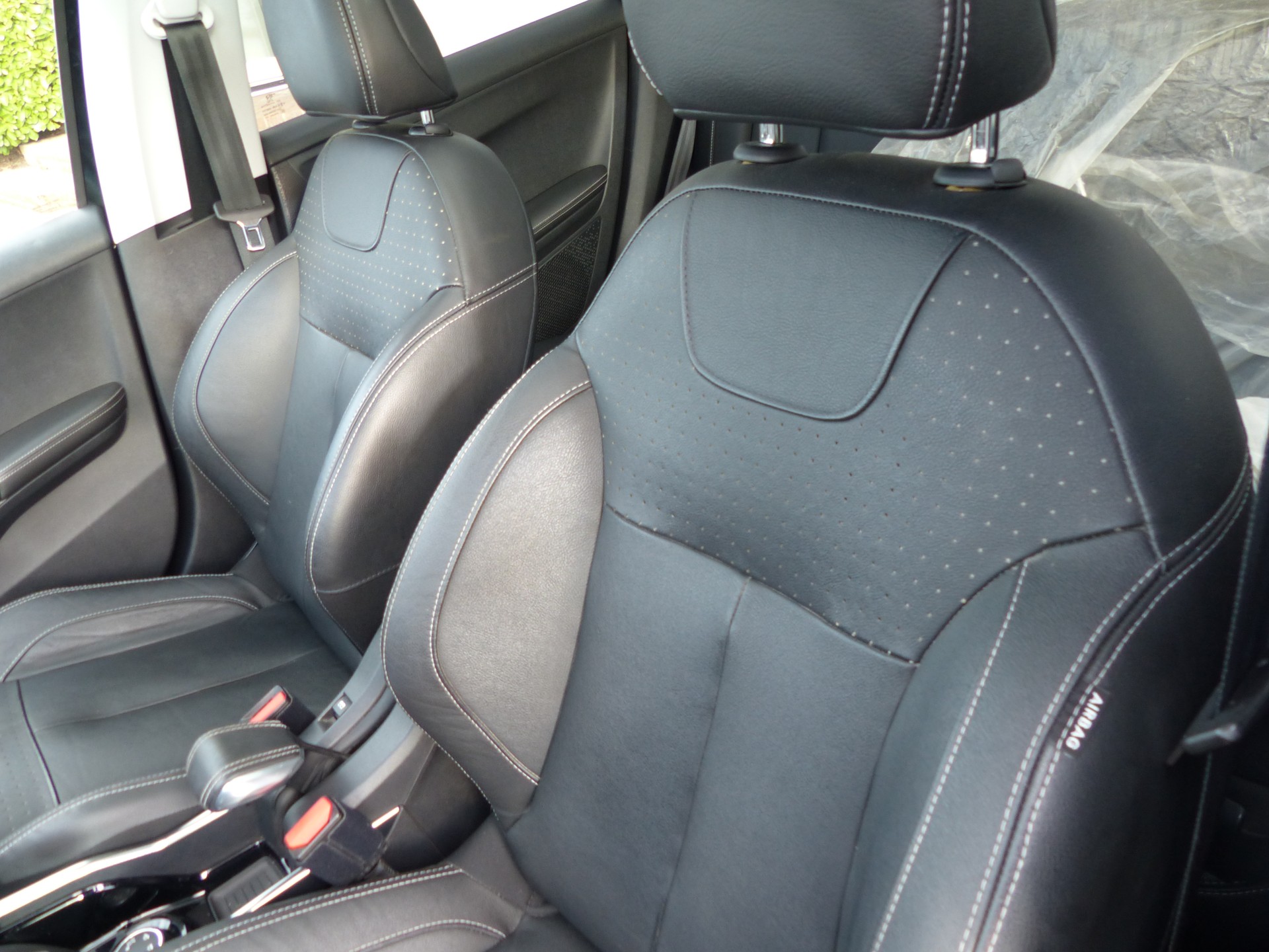 PEUGEOT 2008 1.2 PureTech Allure-image-19