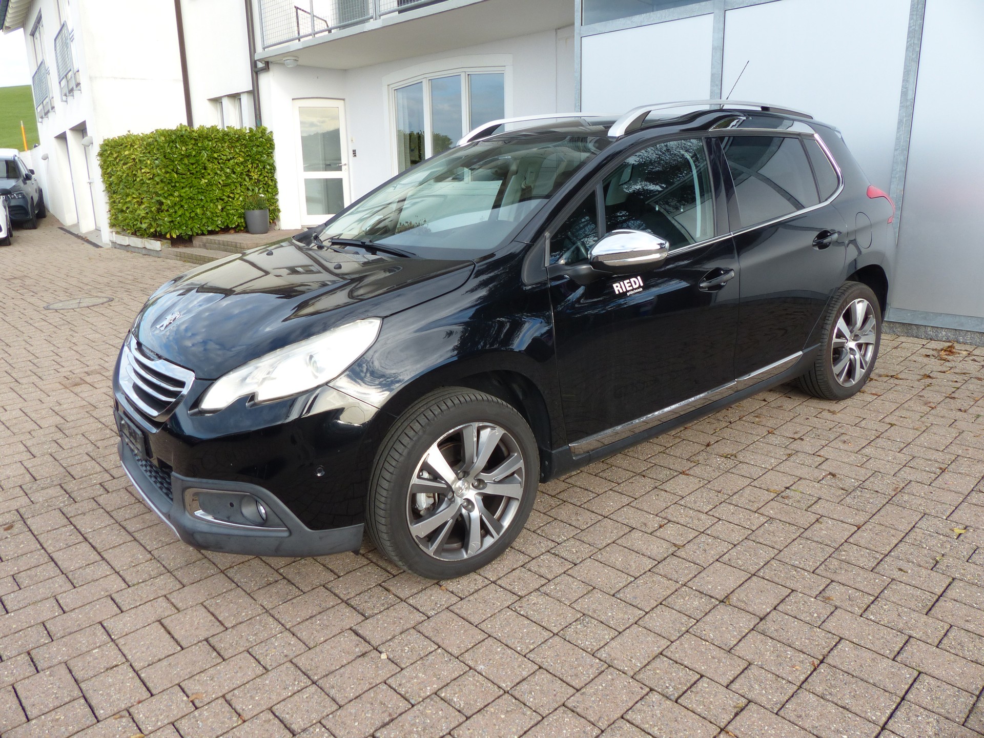 PEUGEOT 2008 1.2 PureTech Allure