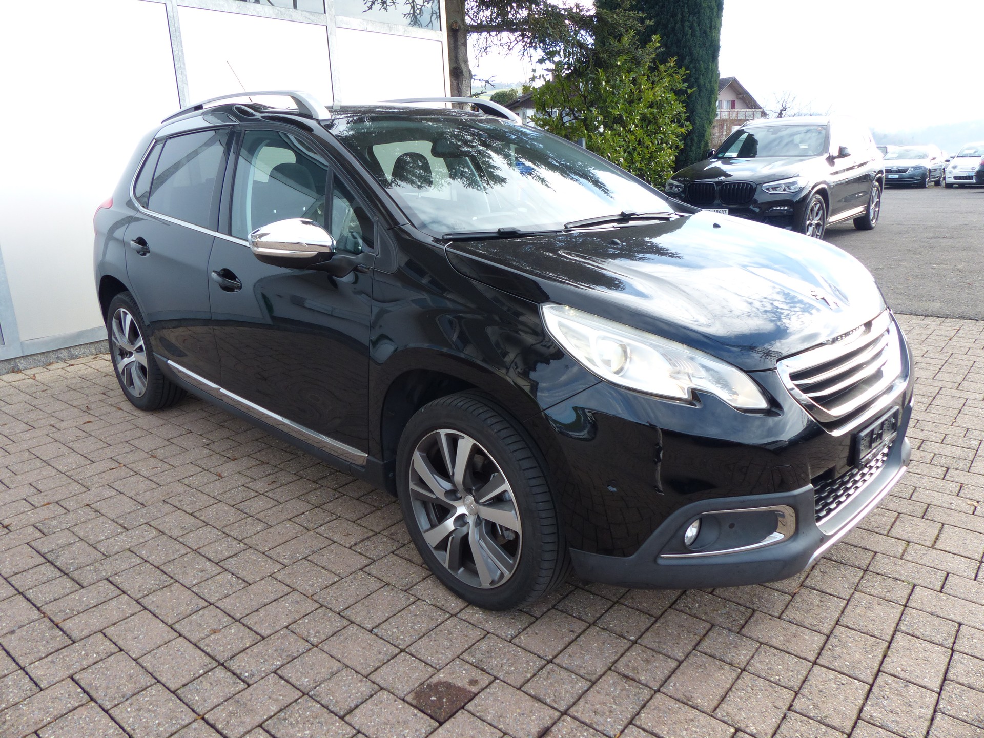 PEUGEOT 2008 1.2 PureTech Allure-showroom-element-2