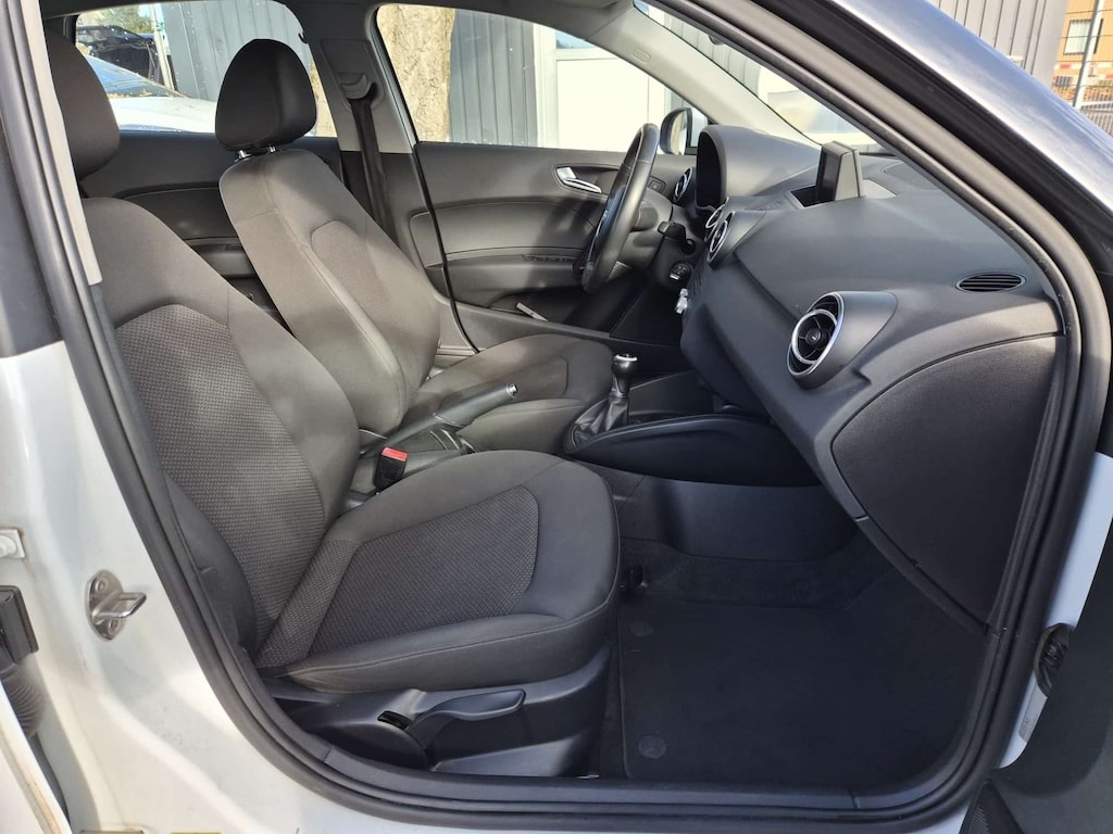 AUDI A1 Sportback 1.2 TFSI Attraction-image-10
