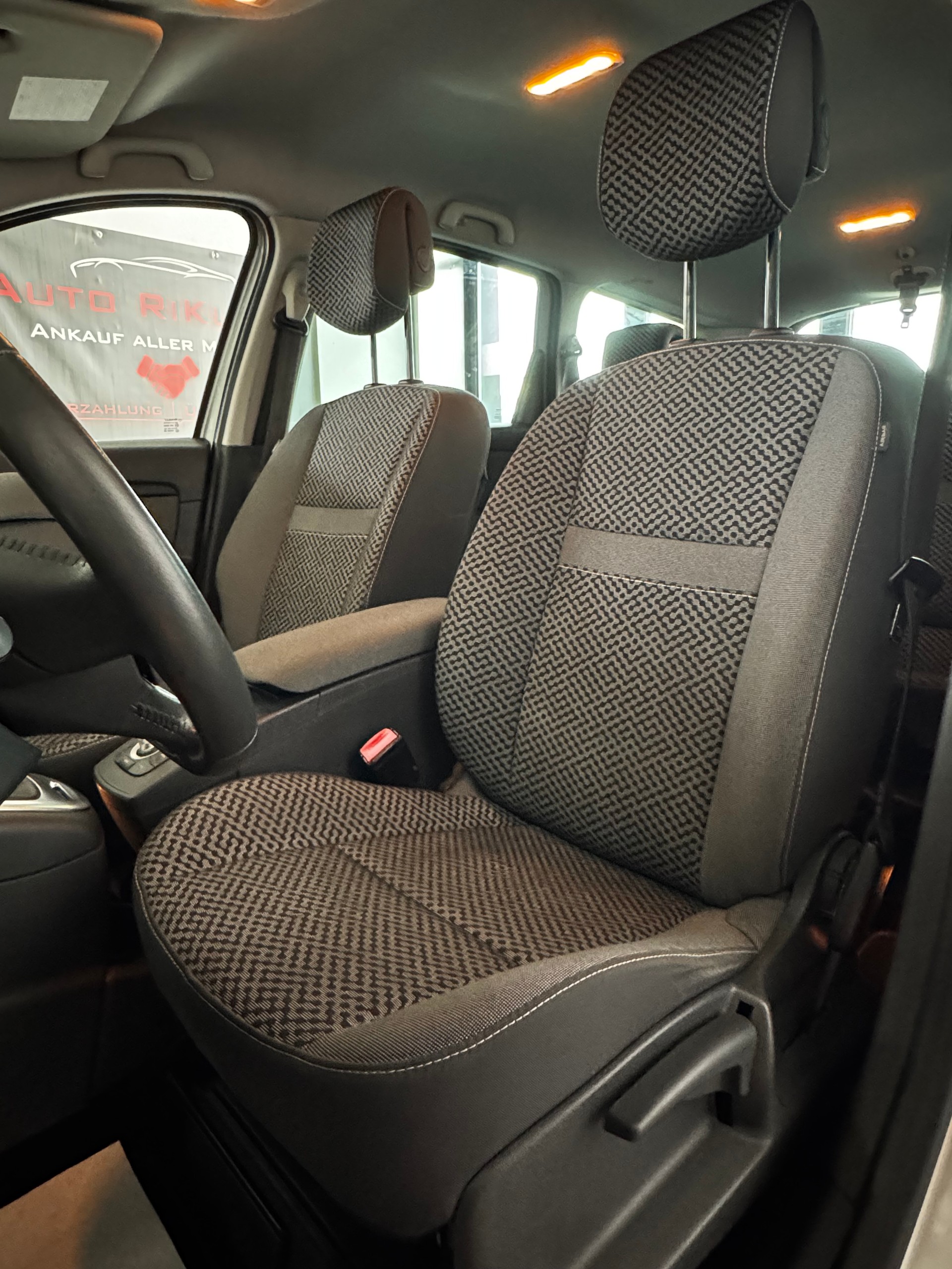 RENAULT Grand Scénic 1.6 dCi Dynamique-image-13