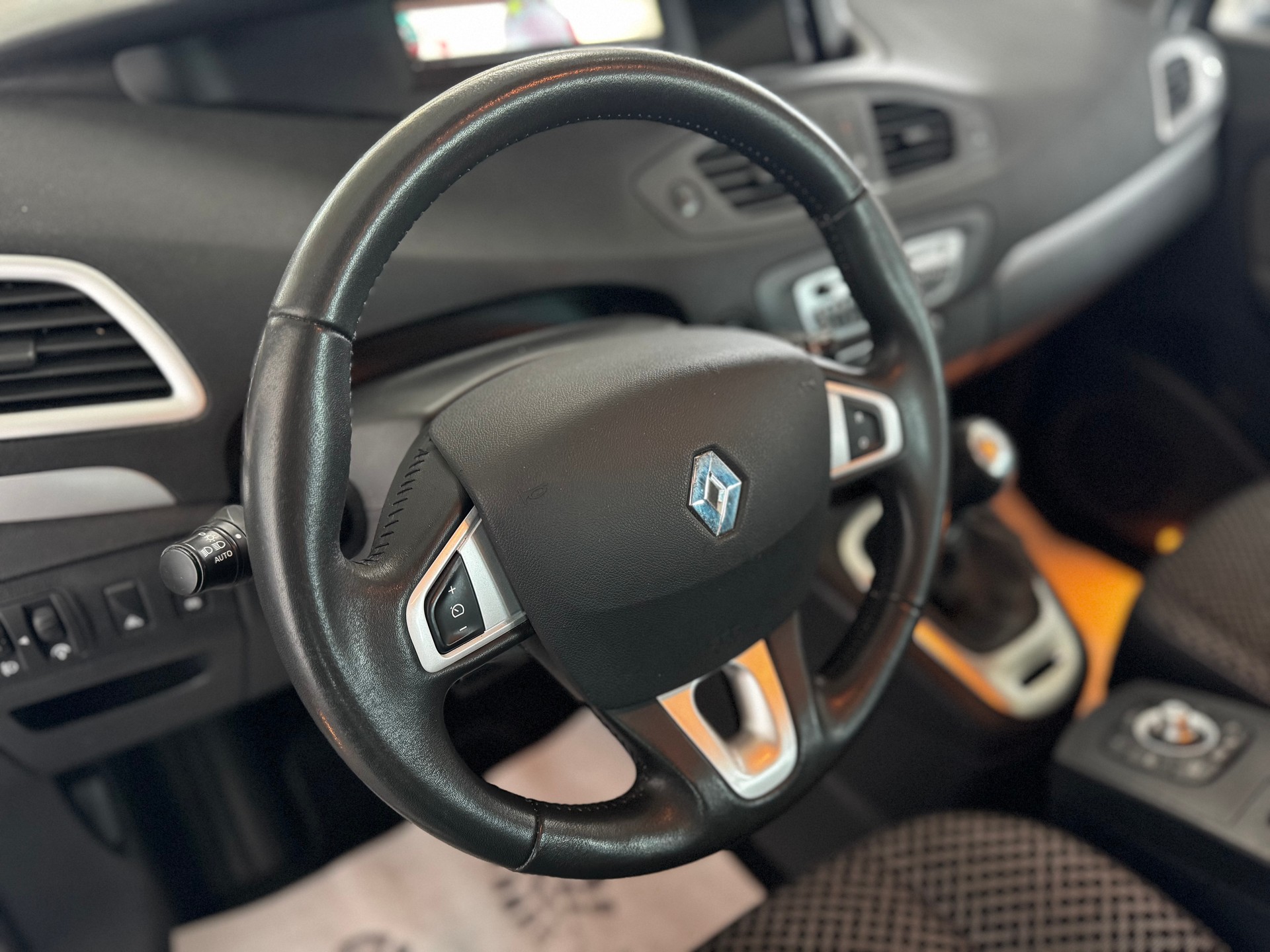 RENAULT Grand Scénic 1.6 dCi Dynamique-image-11
