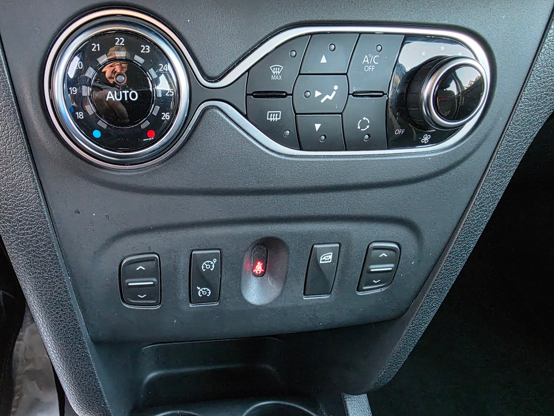 DACIA Sandero TCe 90 Ultimate Automatic-image-11