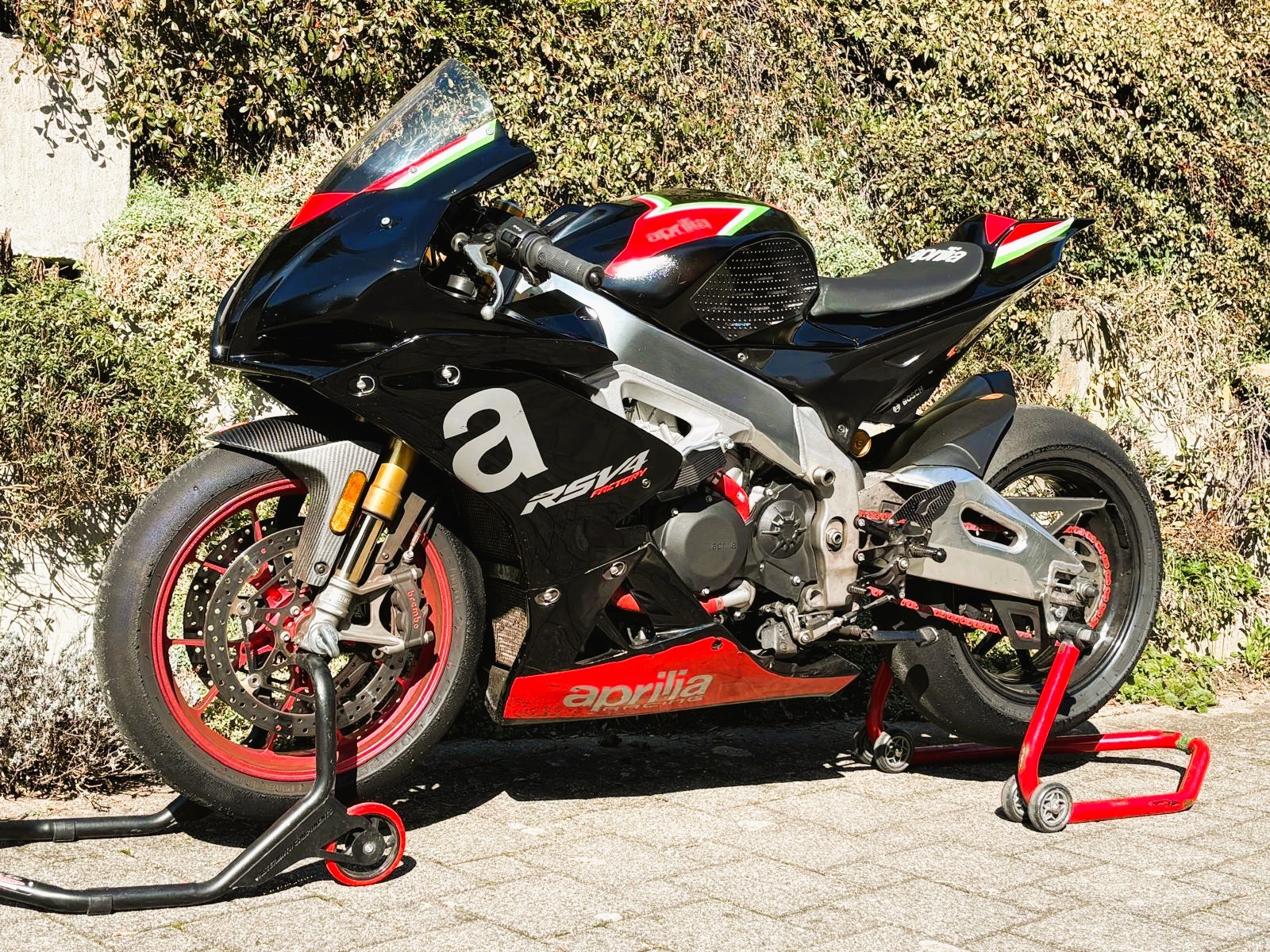 APRILIA RSV4 1100 Factory-image-0