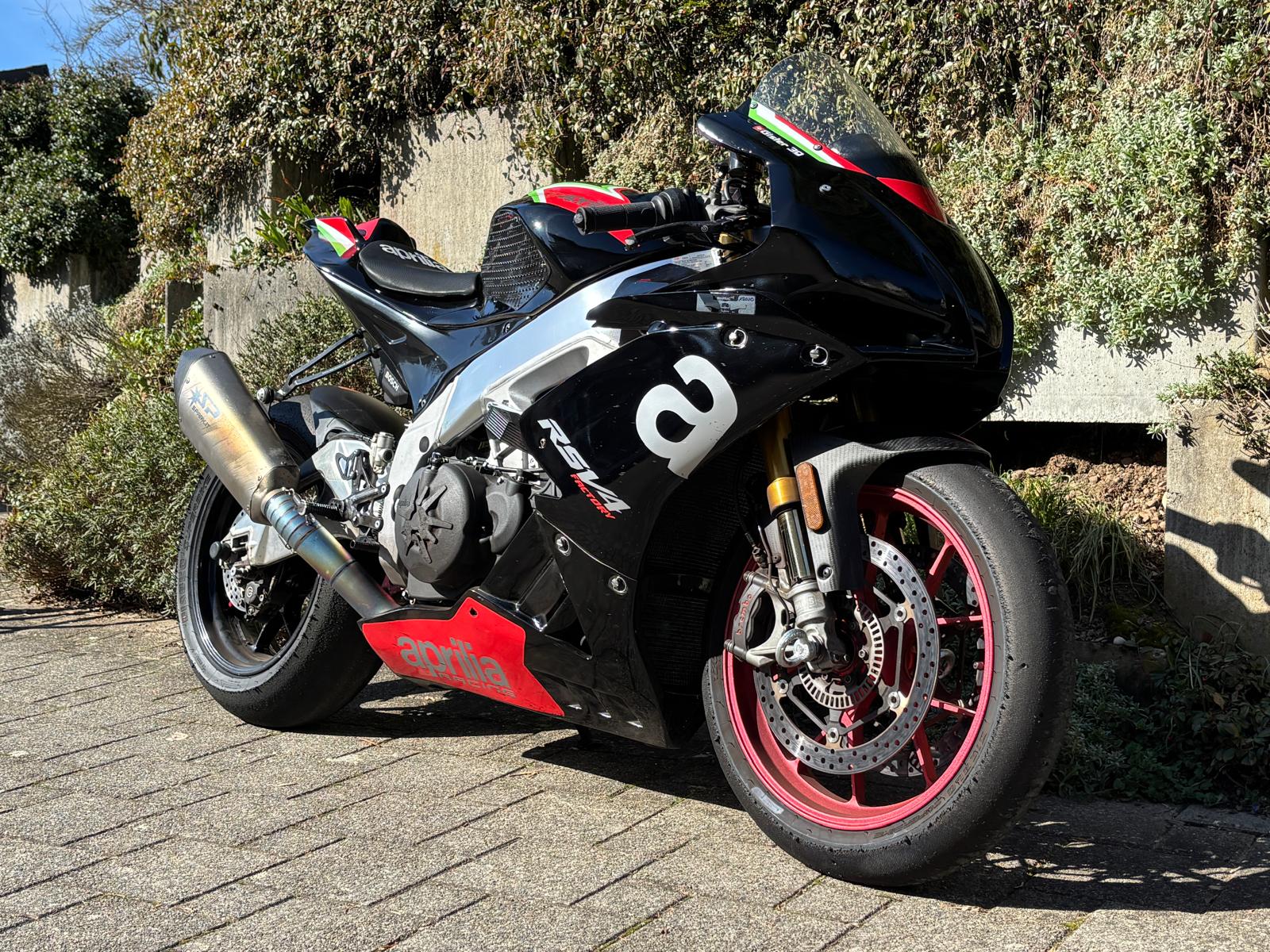 APRILIA RSV4 1100 Factory-image-6