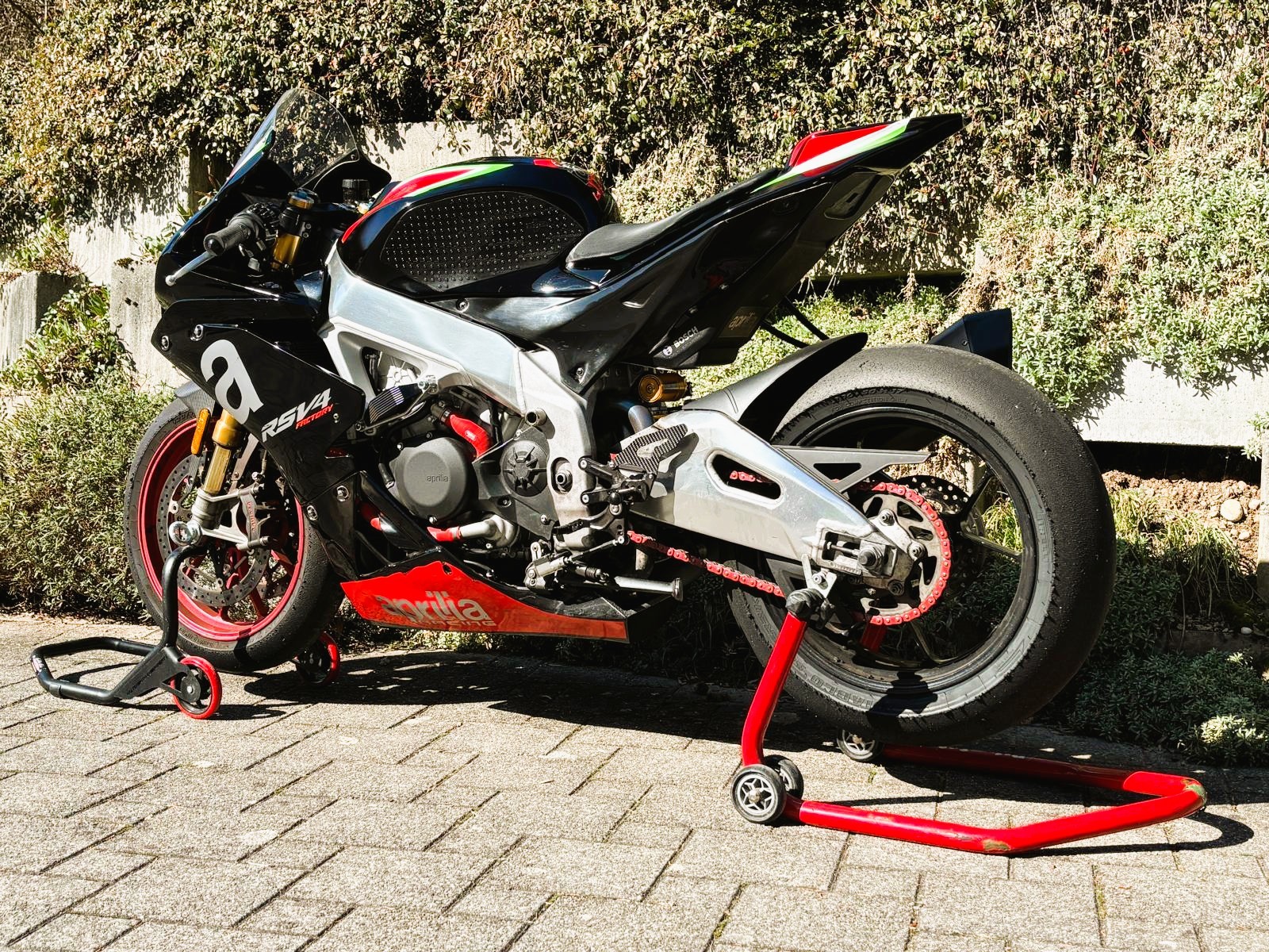 APRILIA RSV4 1100 Factory-image-1