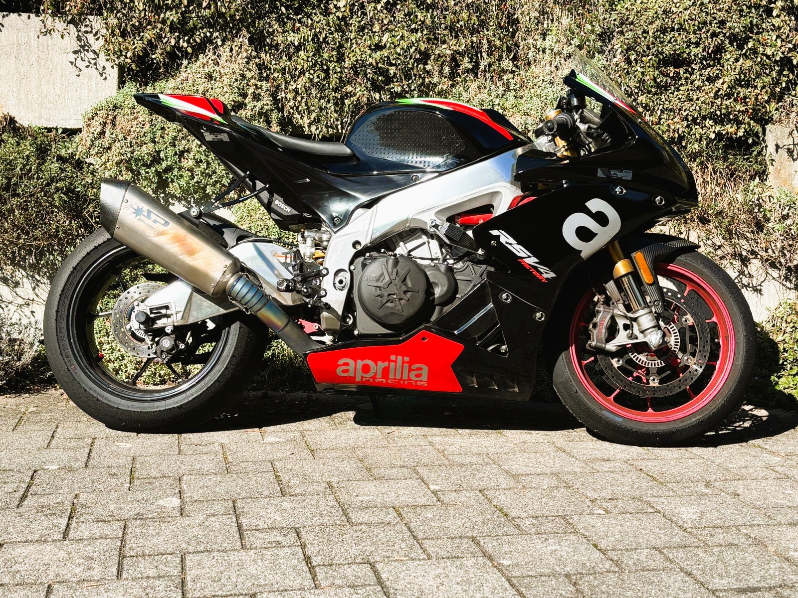 APRILIA RSV4 1100 Factory-image-3