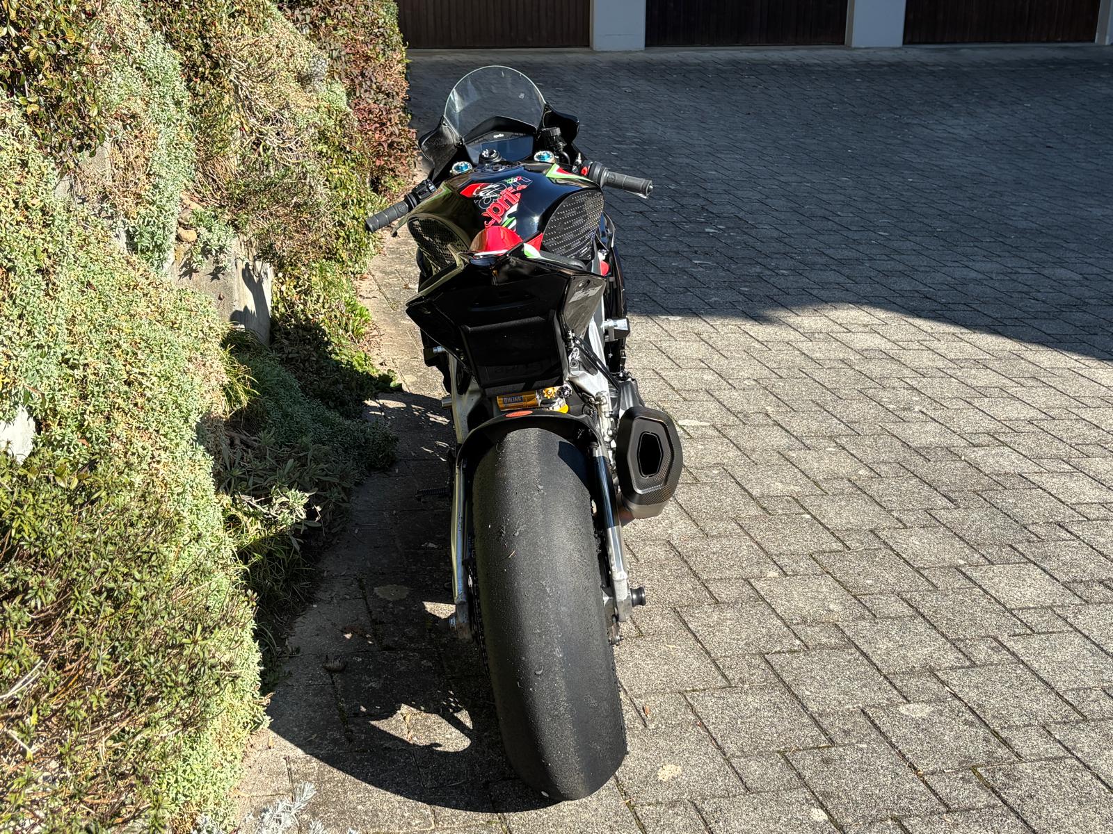 APRILIA RSV4 1100 Factory-image-7