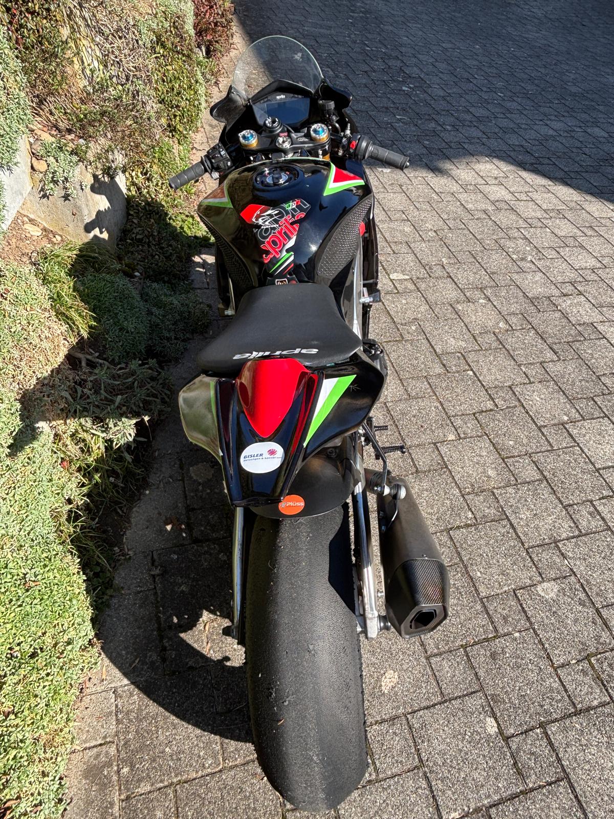 APRILIA RSV4 1100 Factory-image-8