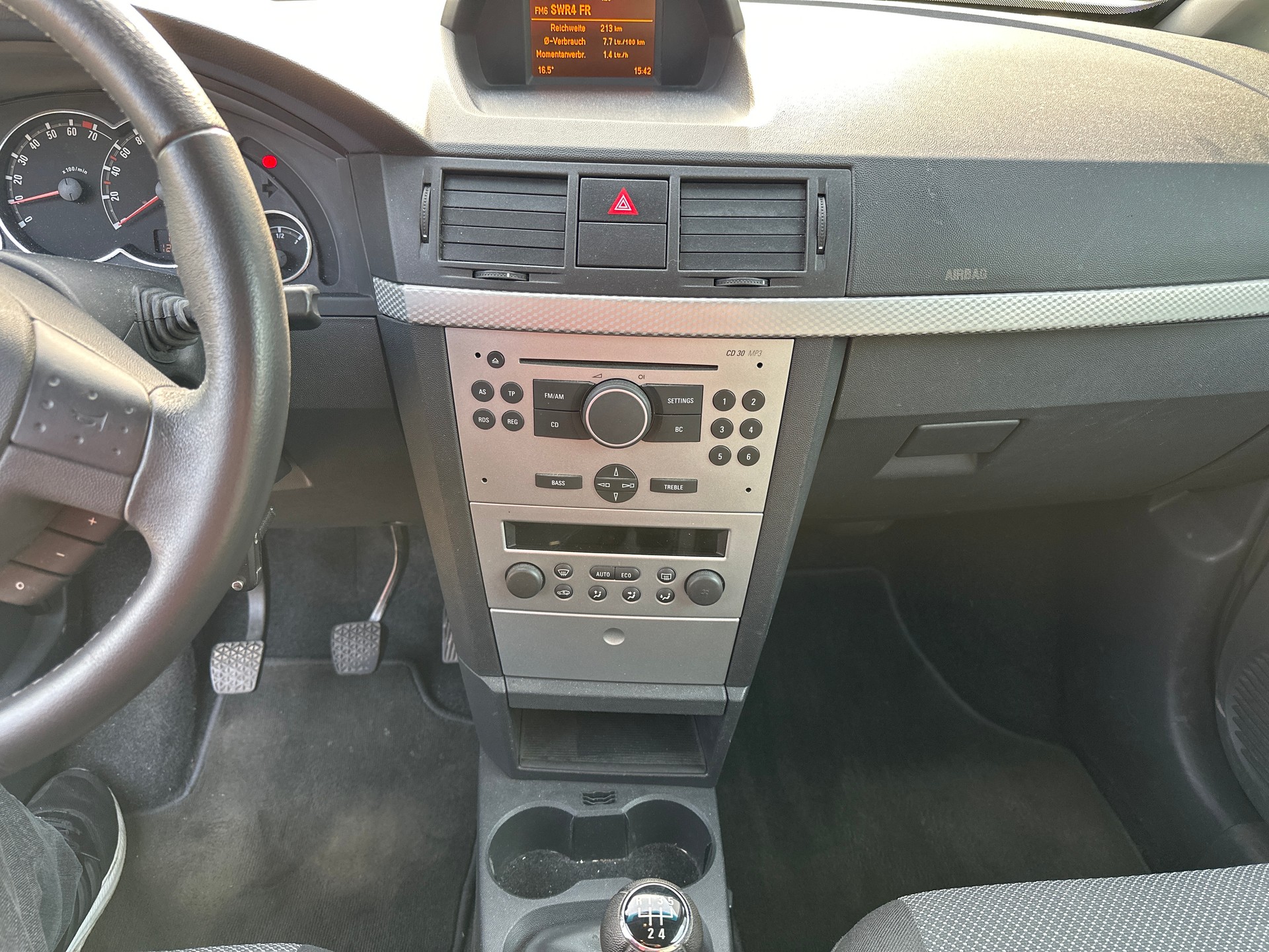 OPEL Meriva 1.8i 16V Edition-image-15