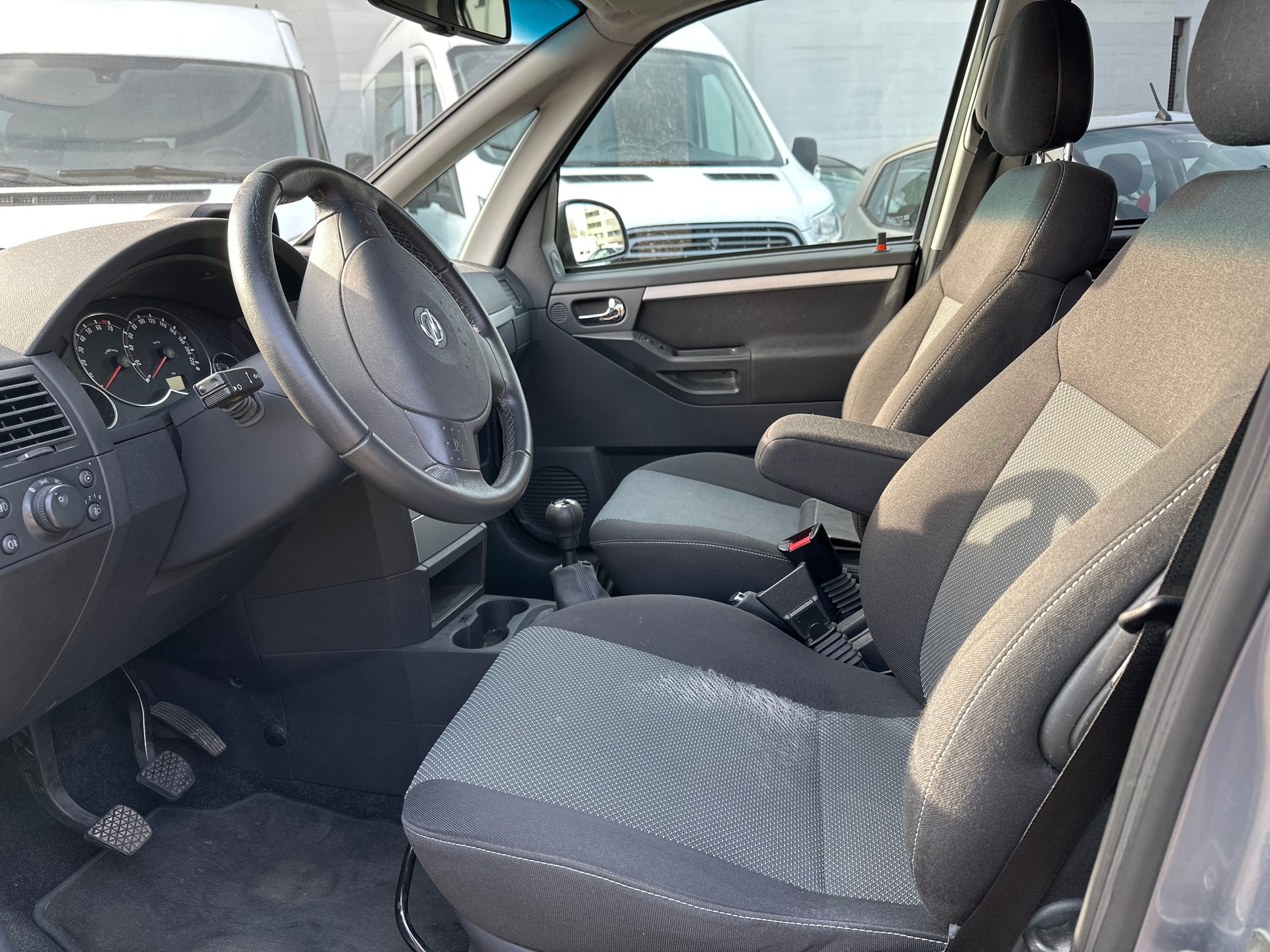 OPEL Meriva 1.8i 16V Edition-image-8