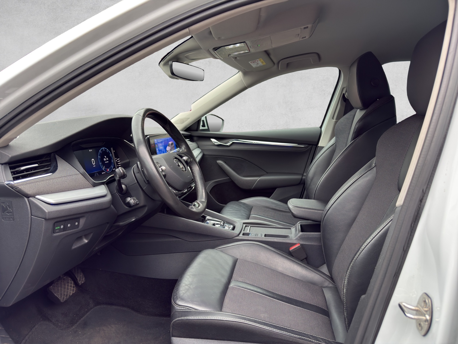 SKODA Octavia Combi 1.5 TSI mHEV DSG Style-image-8