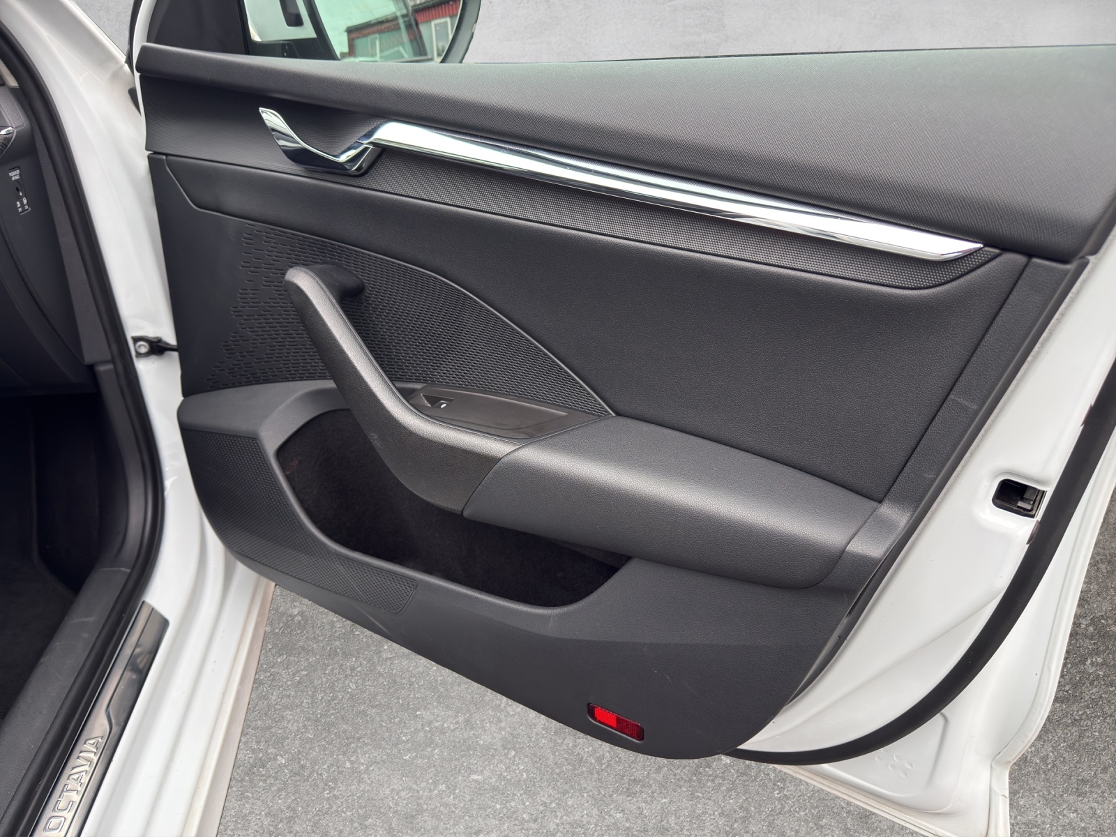 SKODA Octavia Combi 1.5 TSI mHEV DSG Style-image-16