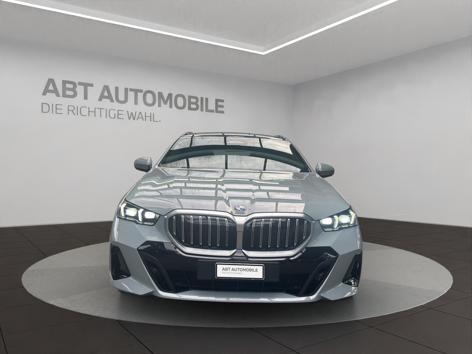 BMW 520d xDrive Touring-showroom-element-1