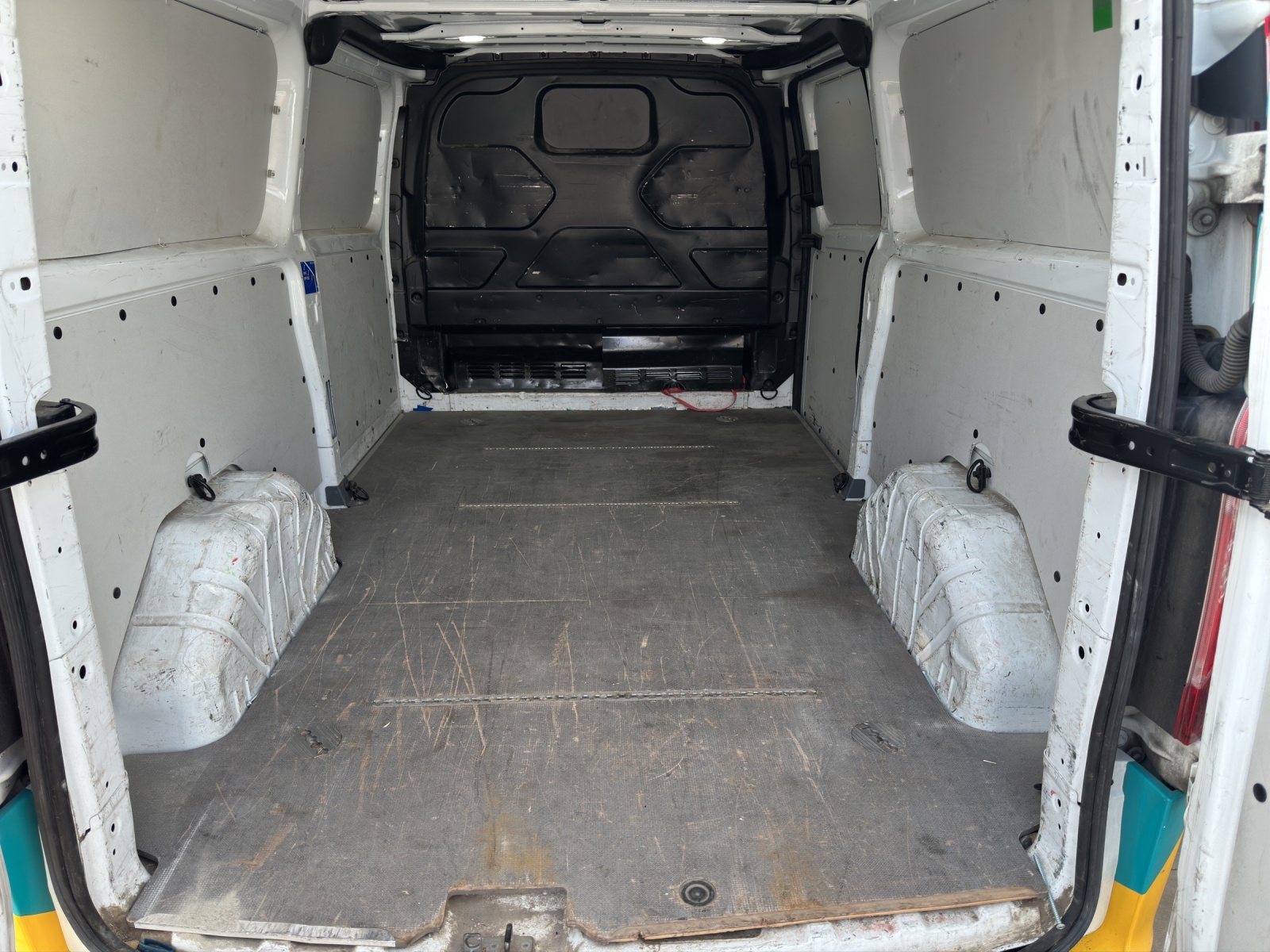 FORD Transit Custom Van 340 L2H1 Ambiente-image-12