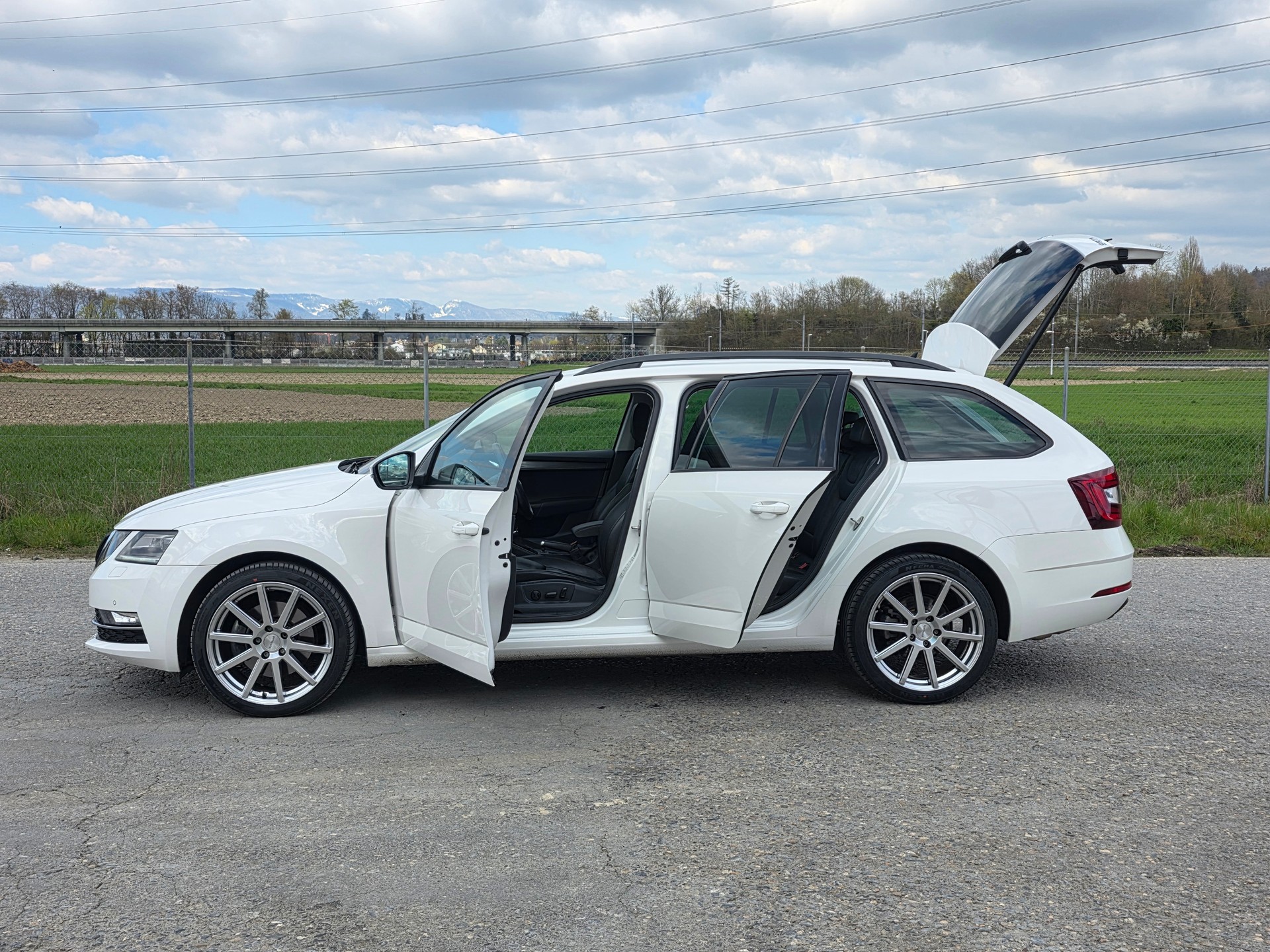SKODA Octavia Combi 1.8 TSI Style DSG-image-3