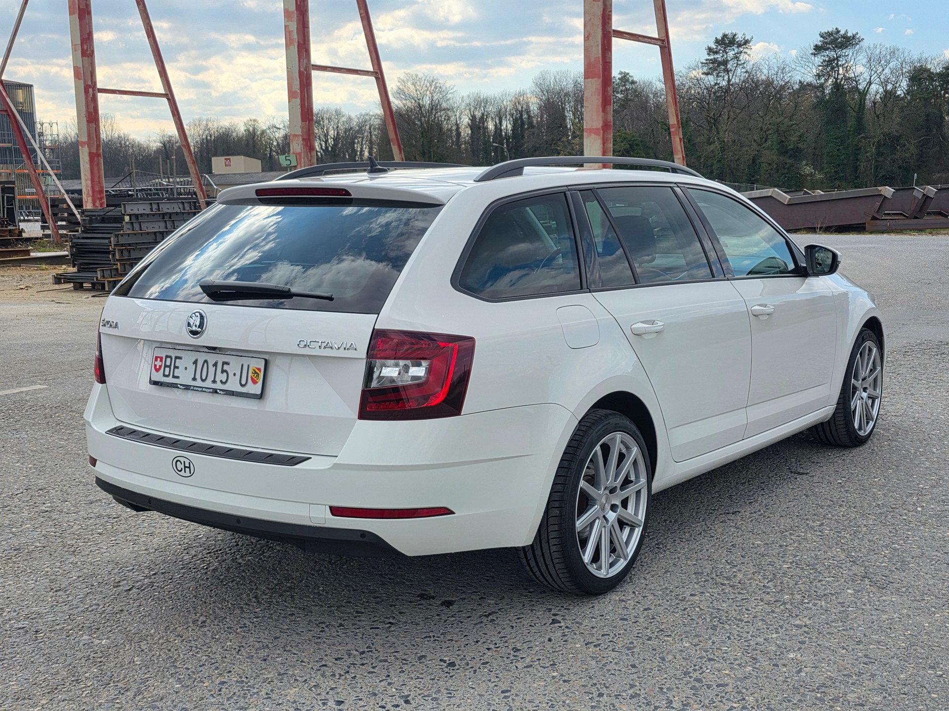 SKODA Octavia Combi 1.8 TSI Style DSG-image-5
