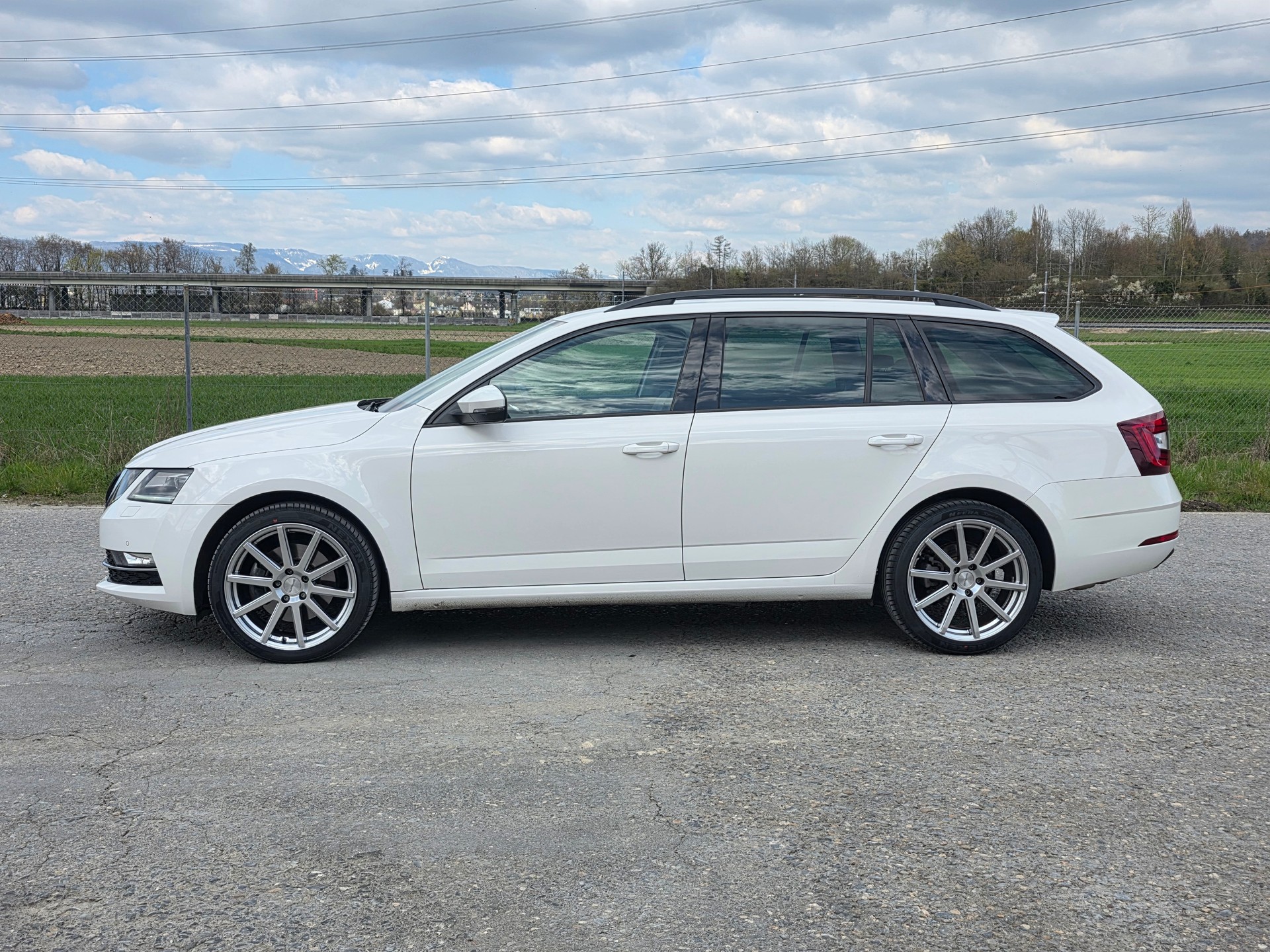 SKODA Octavia Combi 1.8 TSI Style DSG-image-2