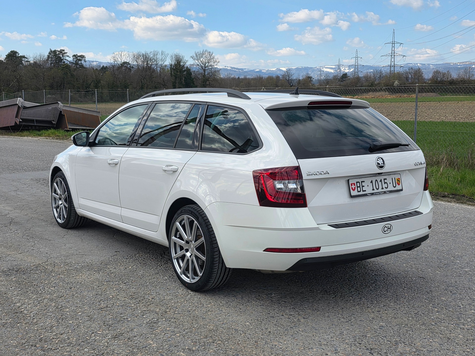 SKODA Octavia Combi 1.8 TSI Style DSG-image-1