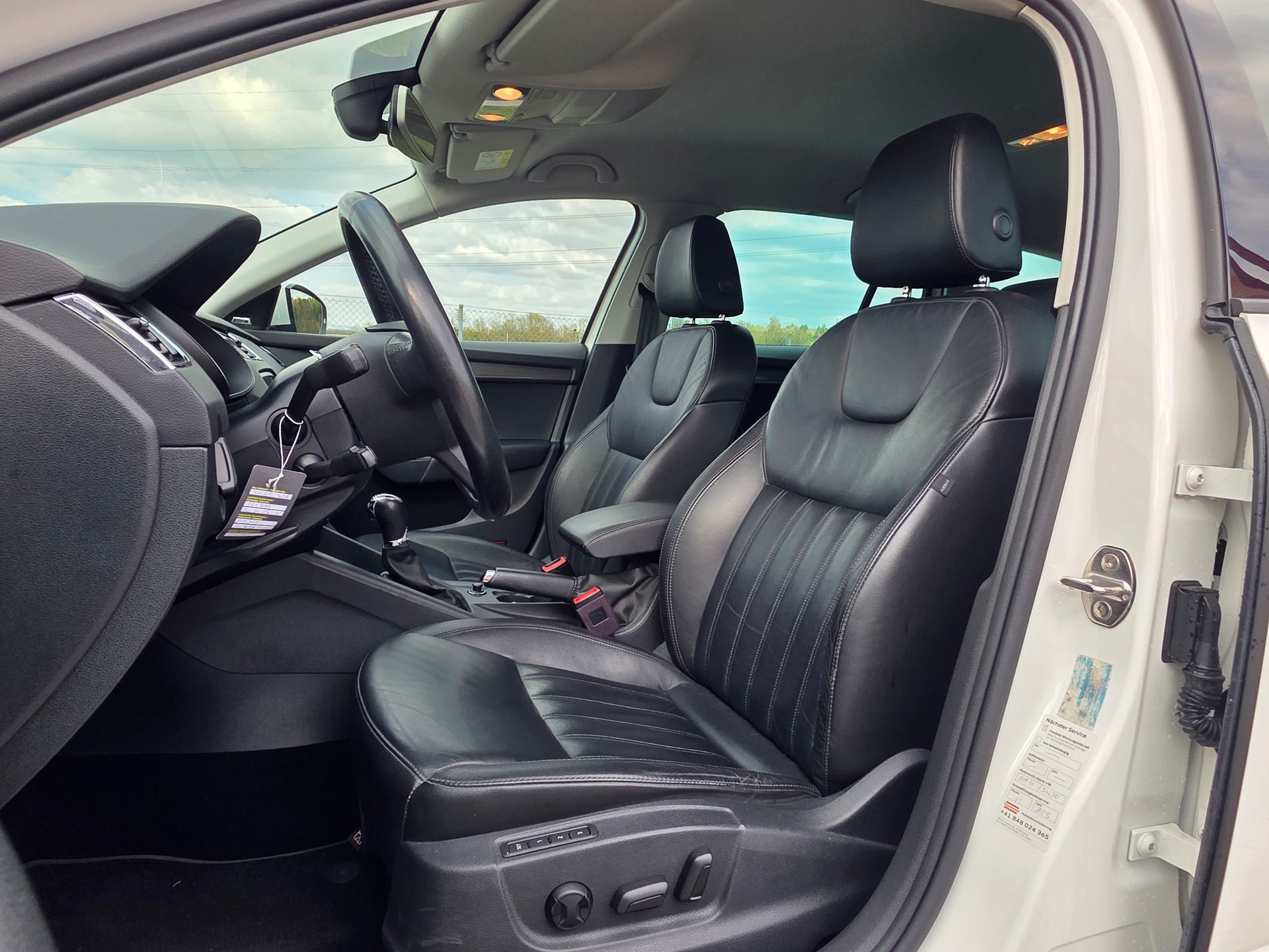 SKODA Octavia Combi 1.8 TSI Style DSG-image-13