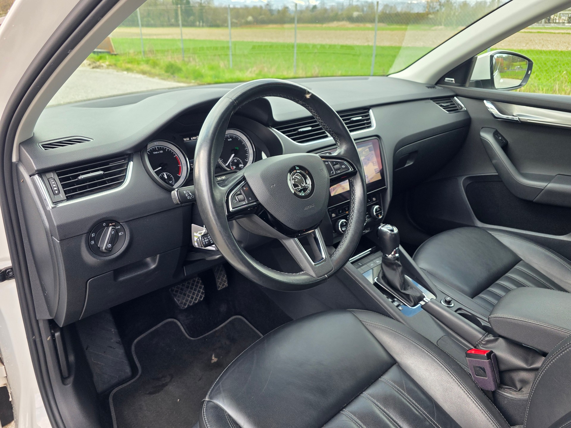 SKODA Octavia Combi 1.8 TSI Style DSG-image-11