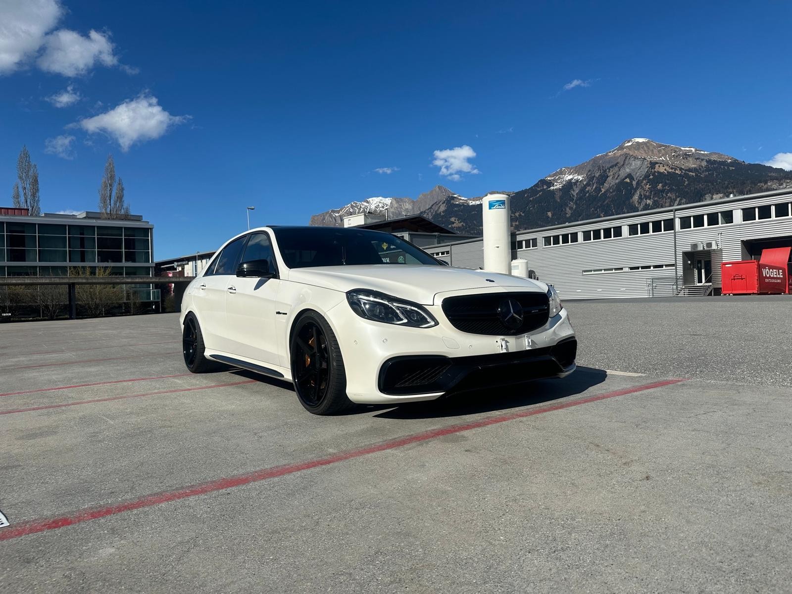 MERCEDES-BENZ E 63 AMG S 4Matic Speedshift-showroom-element-1
